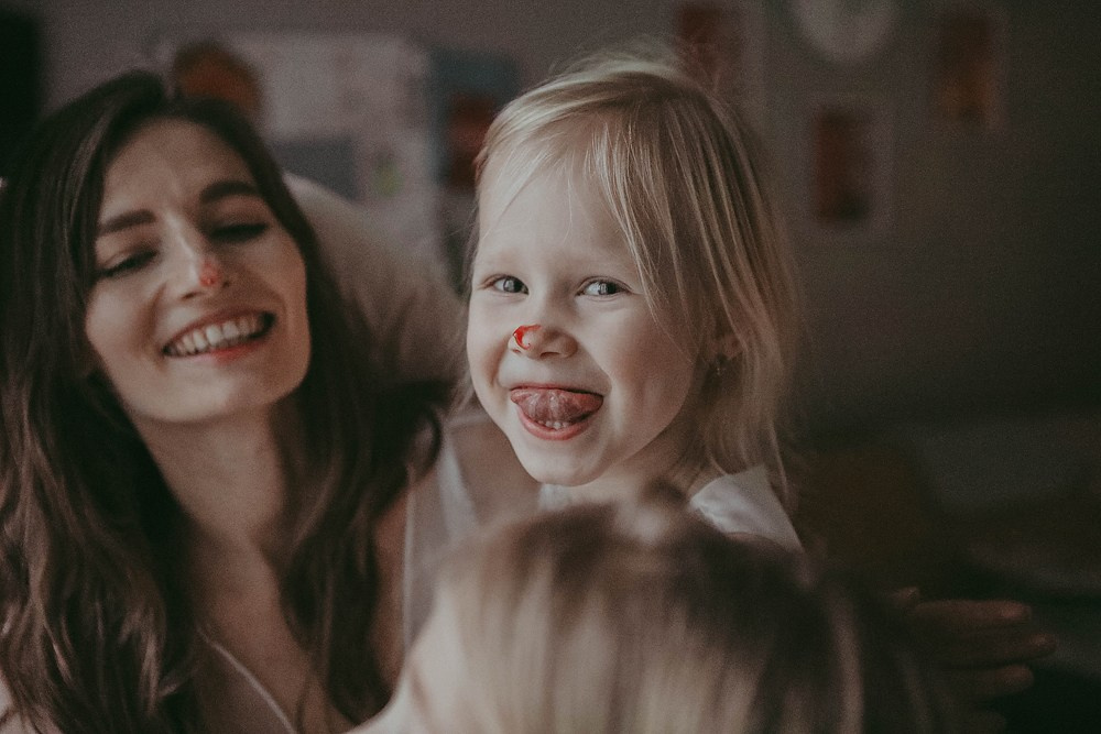 Домашняя уютная семейная фотоссесия. Саша + Саша = трое детей. Катя Сидор — фотограф в Москве