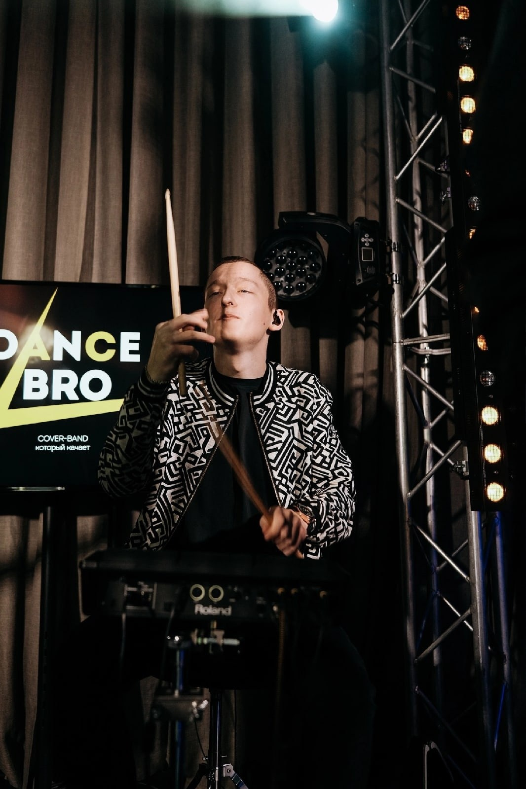 Контент для кавер-группы Dance Bro. Фотограф и видеограф Анна Жагорина