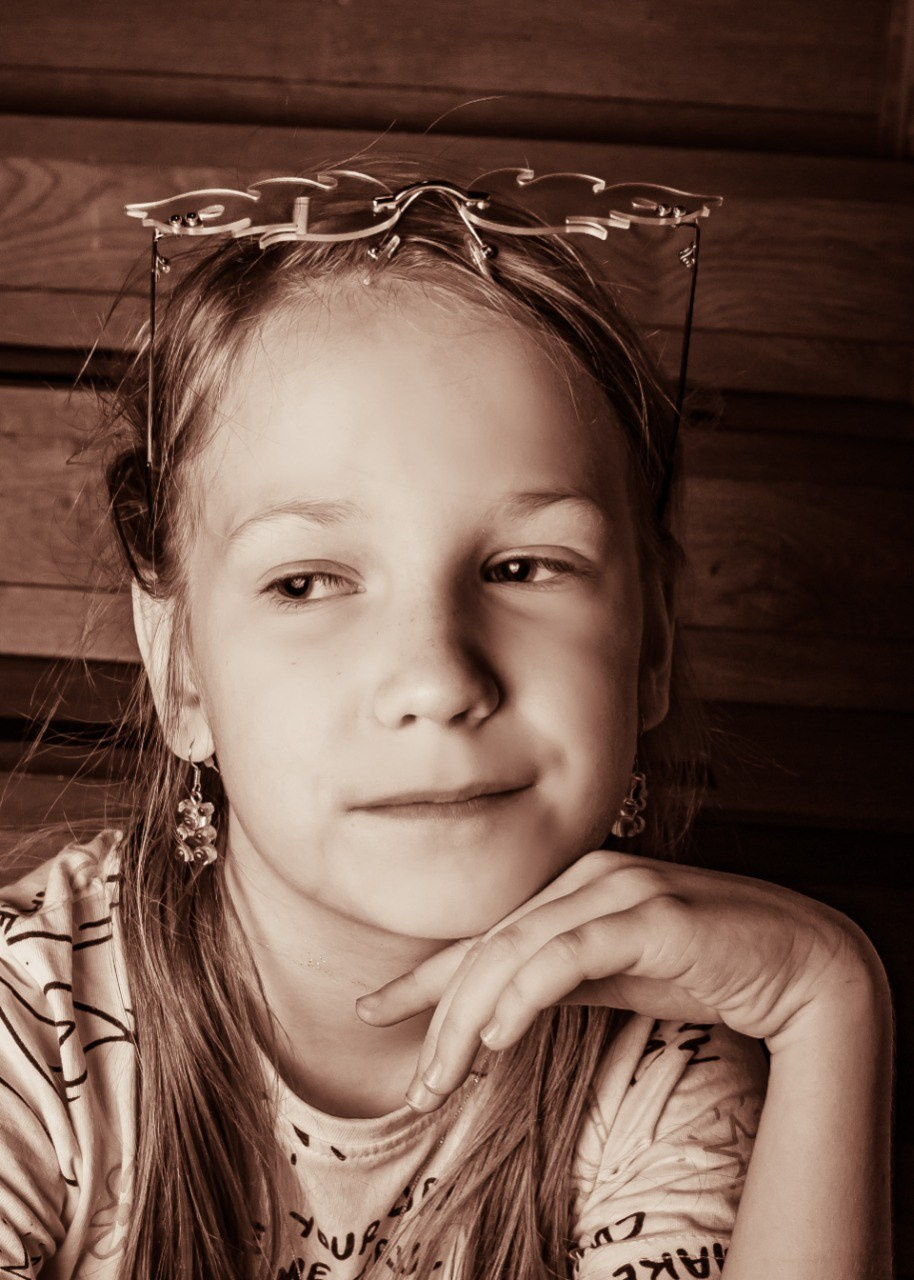 На фотографии София она отмечает свой день рождения