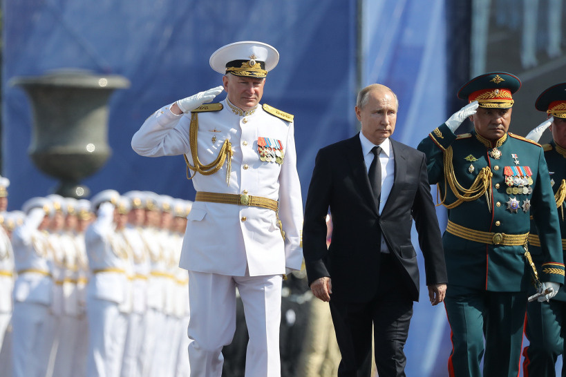 Владимир Путин открыл главный Парад ВМФ в Санкт-Петербурге 2019