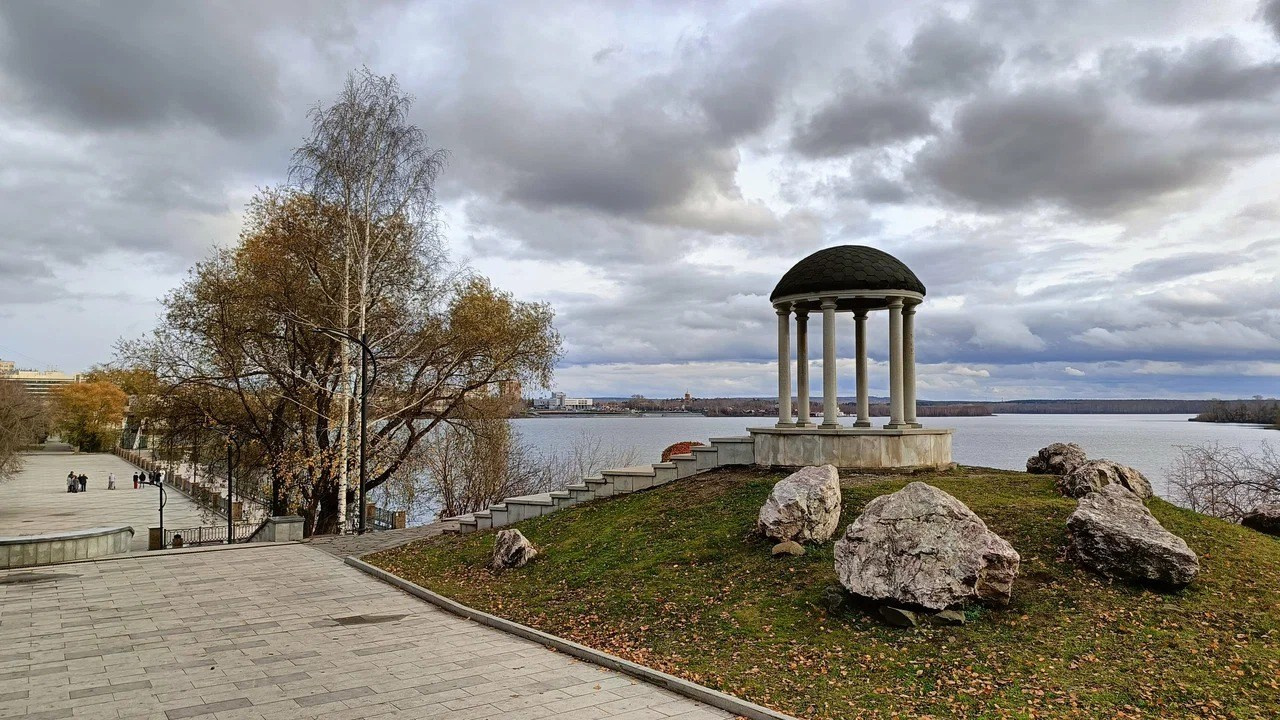 Ротонда на набережной. Фотограф Рябинин Евгений. Нижний тагил\Екатеринбург