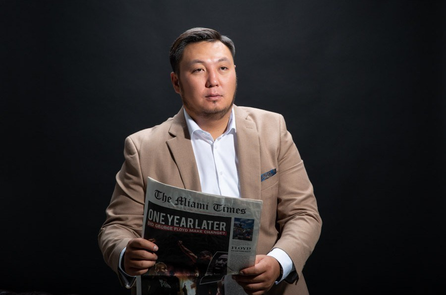 Деловой (бизнес) портрет. Фотостудия Алматы. Фотосъемка Алматы. Фотосессия Алматы. Фотокурсы. Обучение фотографии. Аренда студии