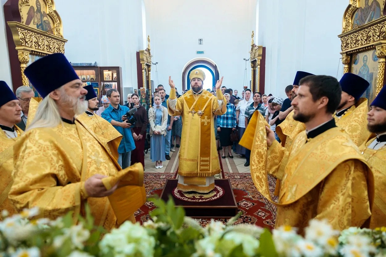 МИТРОПОЛИТ ИГНАТИЙ СОВЕРШИЛ БОЖЕСТВЕННУЮ ЛИТУРГИЮ В ХРАМЕ СВЯТОГО ВЕЛИКОМУЧЕНИКА ГЕОРГИЯ ПОБЕДОНОСЦА. Саратовское Северо-Западное благочиние