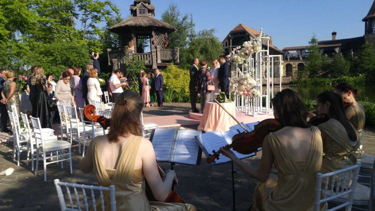 Ведущий + диджей + 1 из 8 моих услуг в подарок!