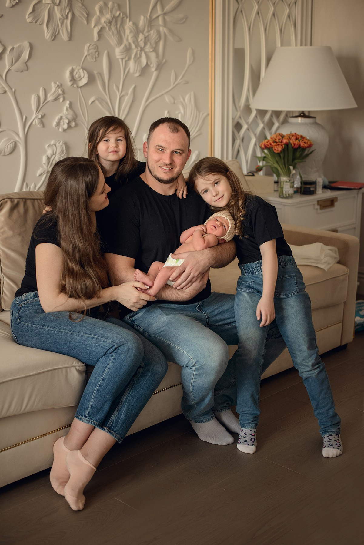 A family photo shoot at home, a family with a newborn baby. Photographer Elena Carruthers, Scotland
