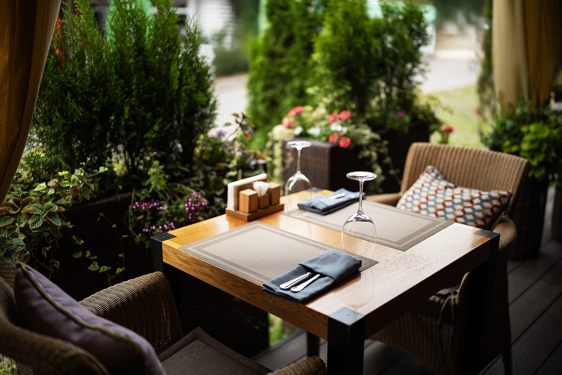 Ресторан Village Kitchen. Летняя фотосъемка ресторана в Москве