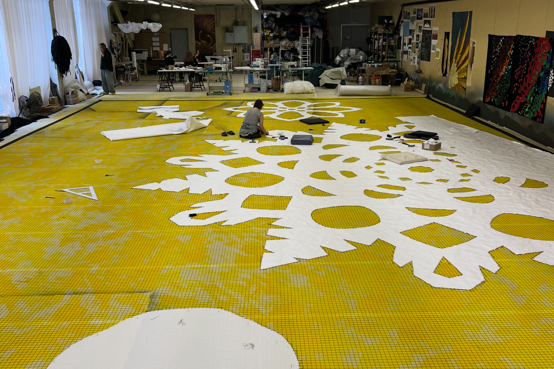 «Три поросёнка. Ой» театре на Таганке. История занавеса. Превращаем идею в технологию