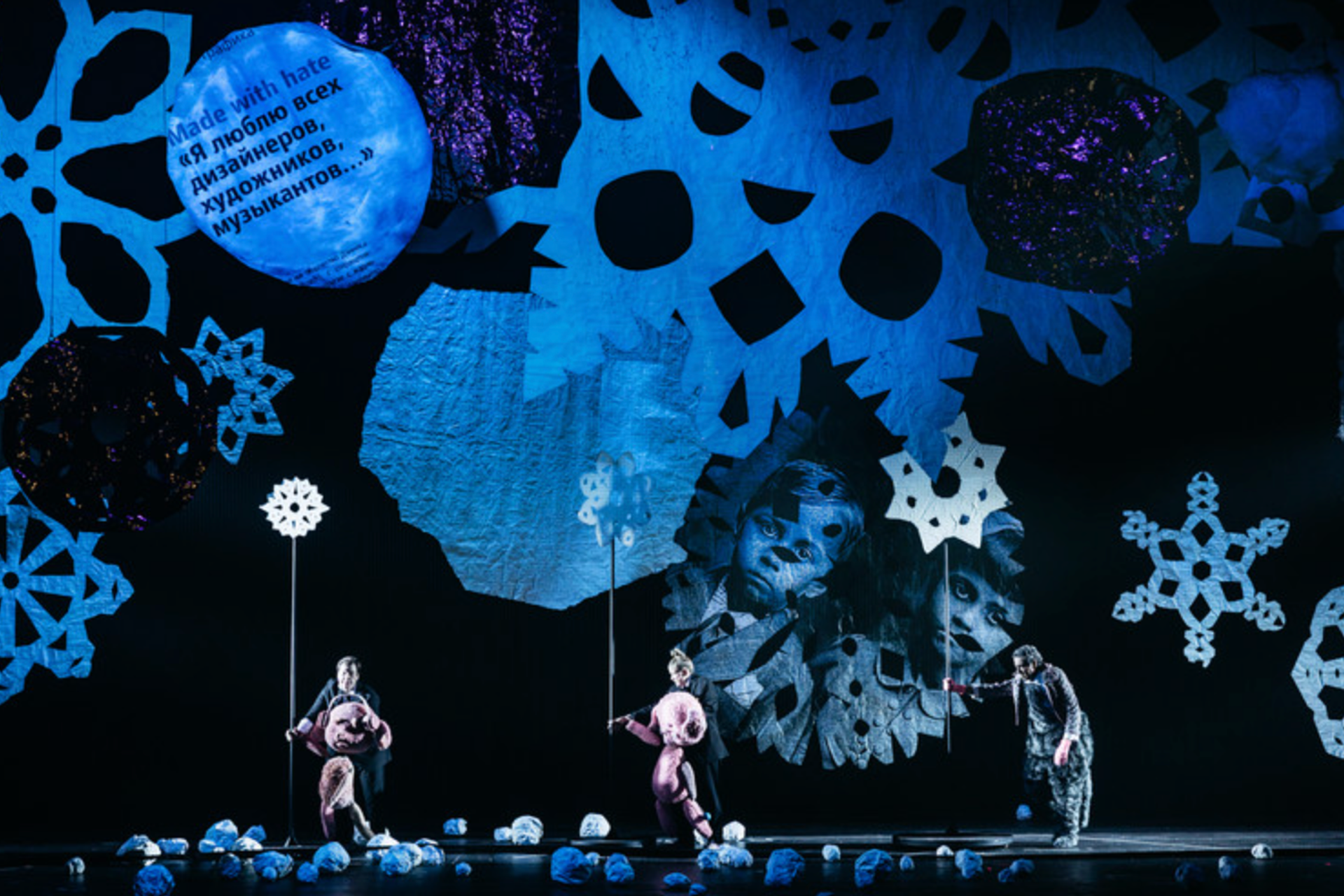 «Три поросёнка. Ой» театре на Таганке. История занавеса. Превращаем идею в технологию