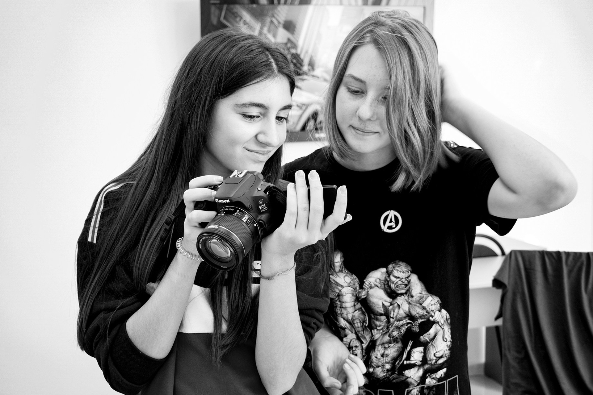 Очень ценно поделиться с подругой своими кадрами.