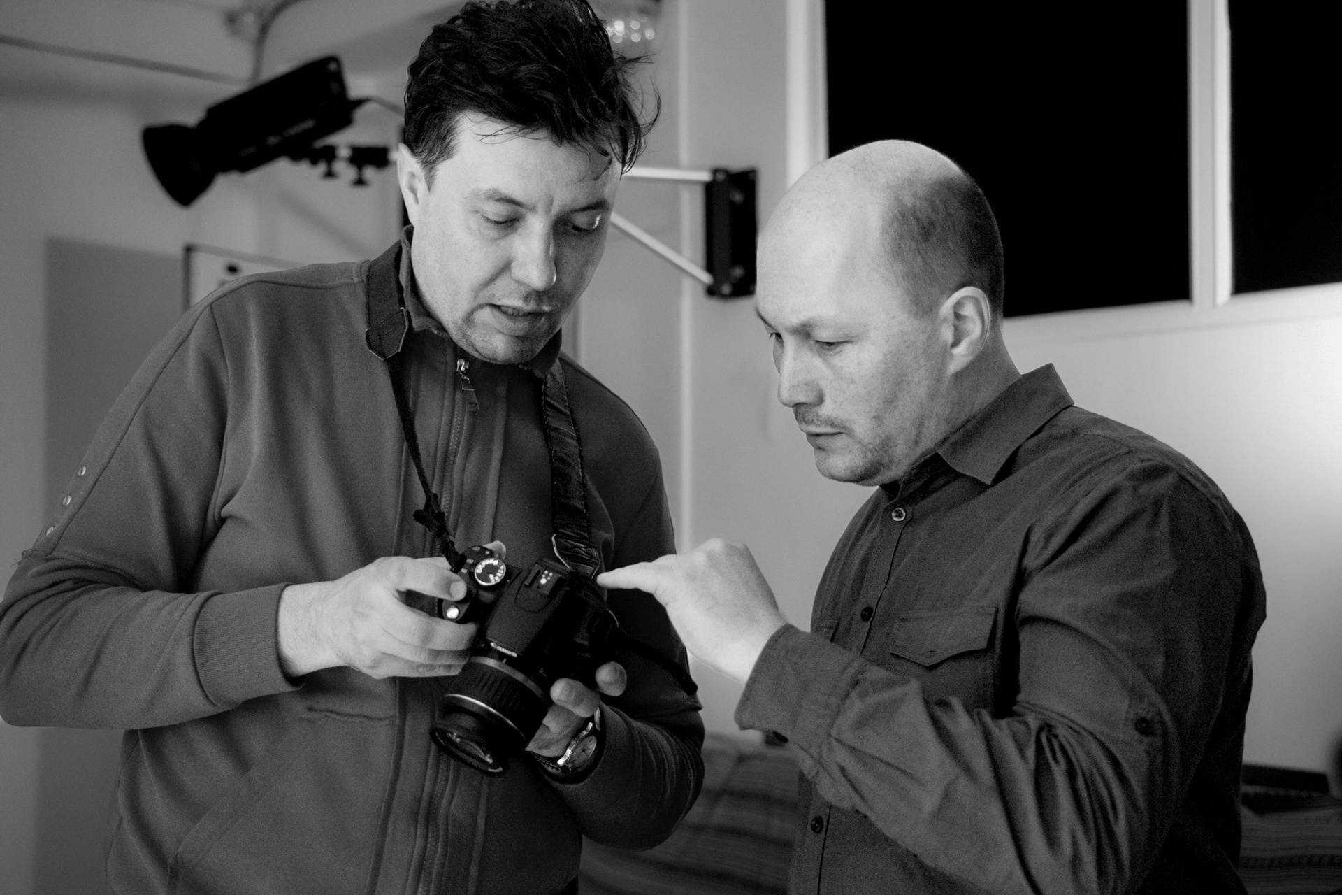 Индивидуальное обучение студийному портрету даёт возможность ученику сразу на месте получить знания, отработать навыки и задать преподавателю вопросы.