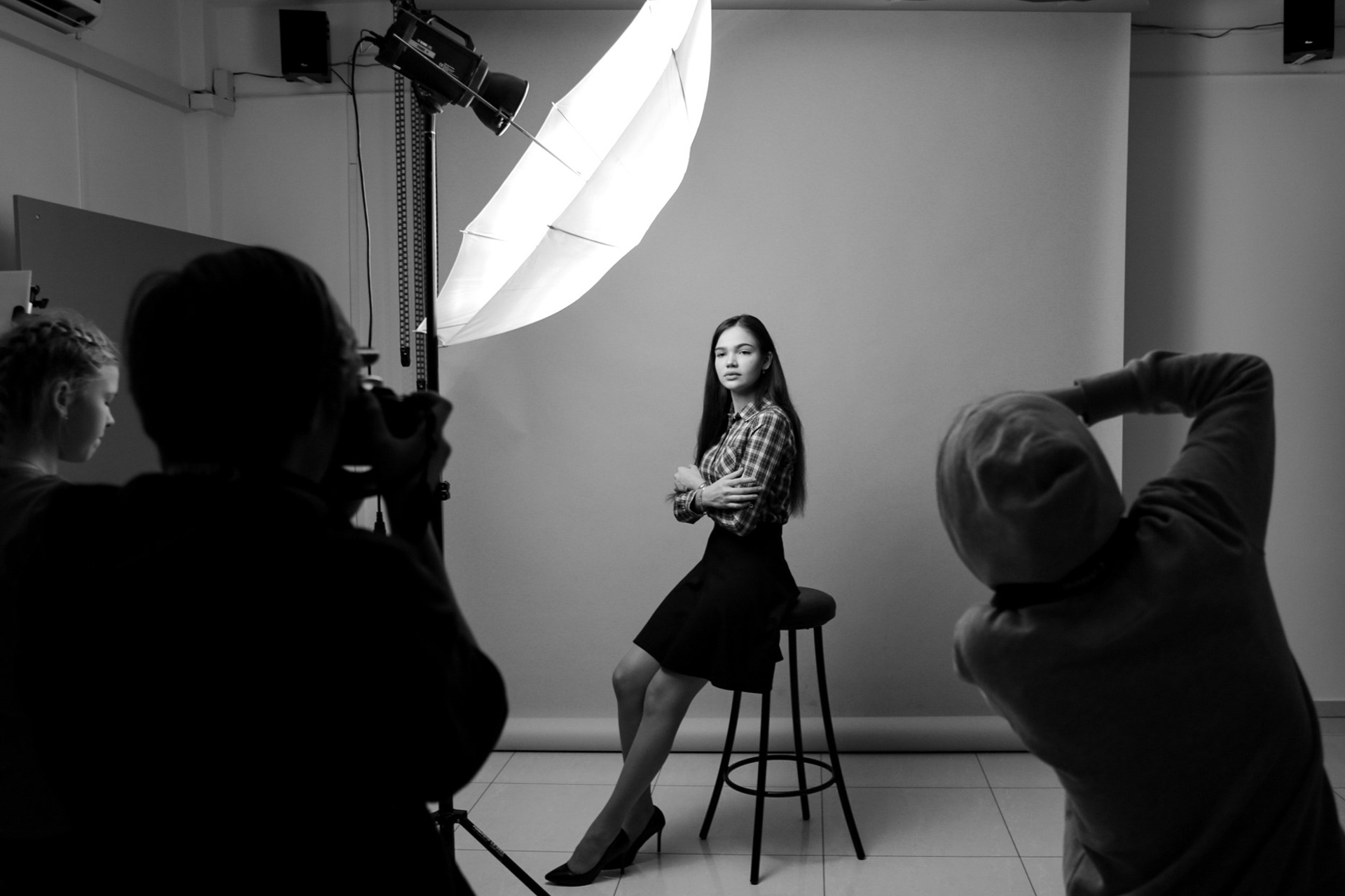 "Установи свет, посади модель и у тебя 50% успешного портрета". Одна из цитат Артёма Андронова, услышанная на занятии.