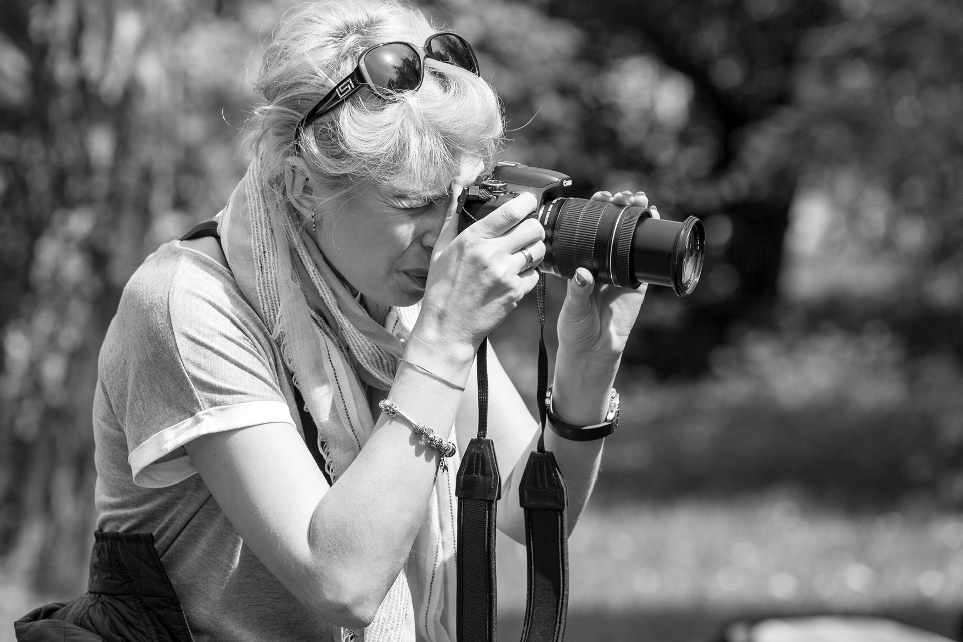 Снимать интересно всем, в любом возрасте и положении. Бери камеру и твори!