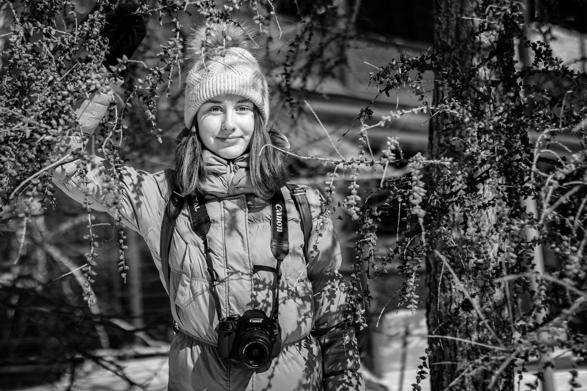 Во время прогулок обязательно снимаем мир вокруг, уличные сюжеты, жизнь такой какая она есть.