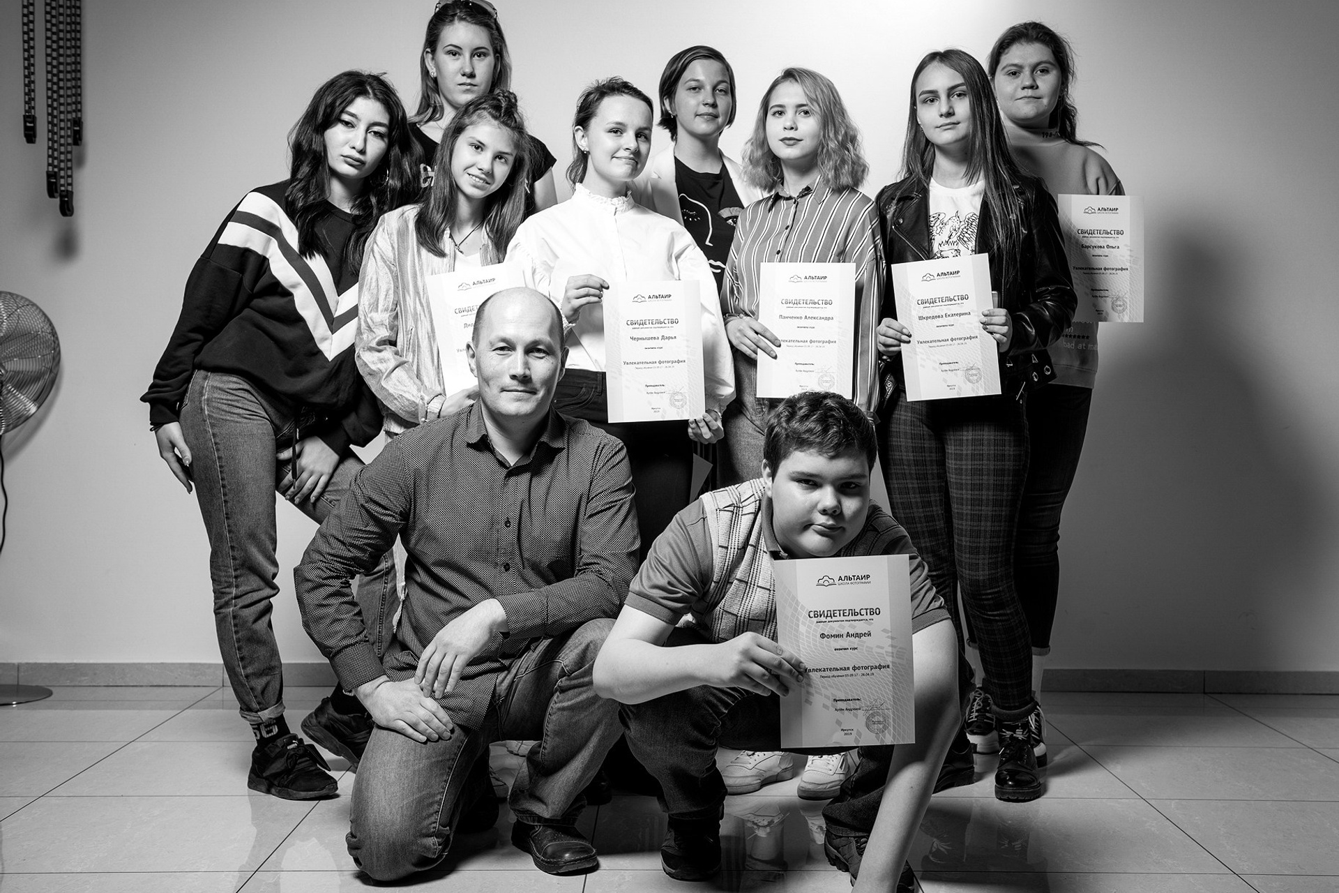 Традиционное групповое фото по завершению обучения на курсах фотографии.