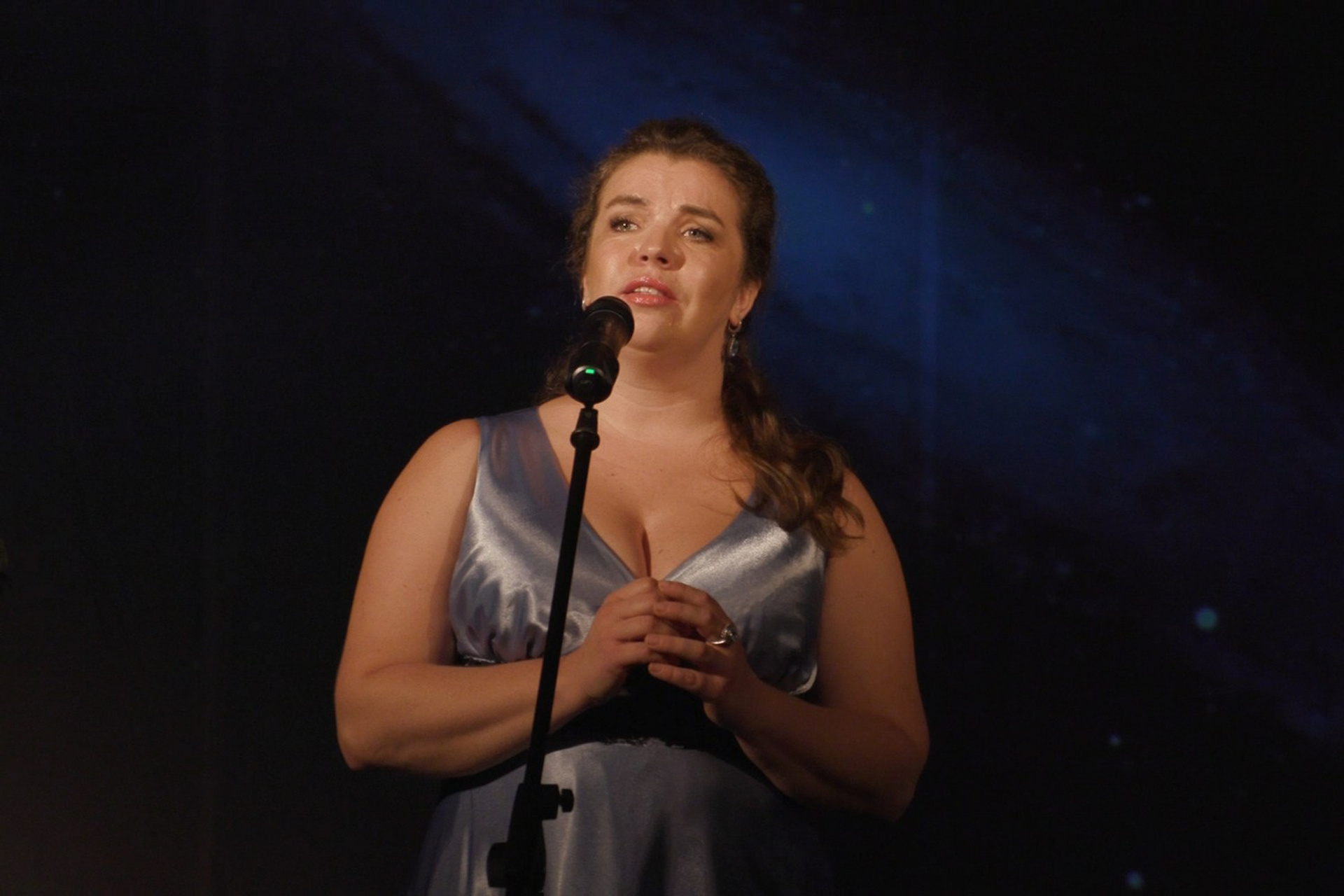 Ирина Алёшина, пригласить артиста на праздник