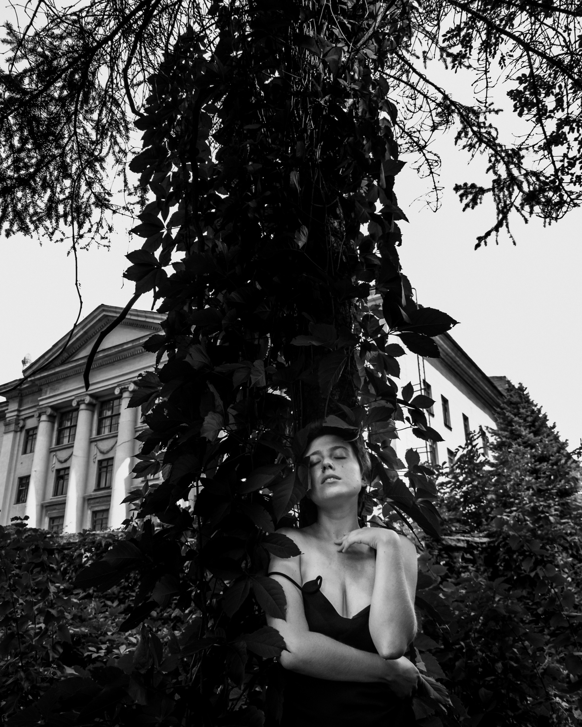 Маленькое черное платьице для Виктории Бежан