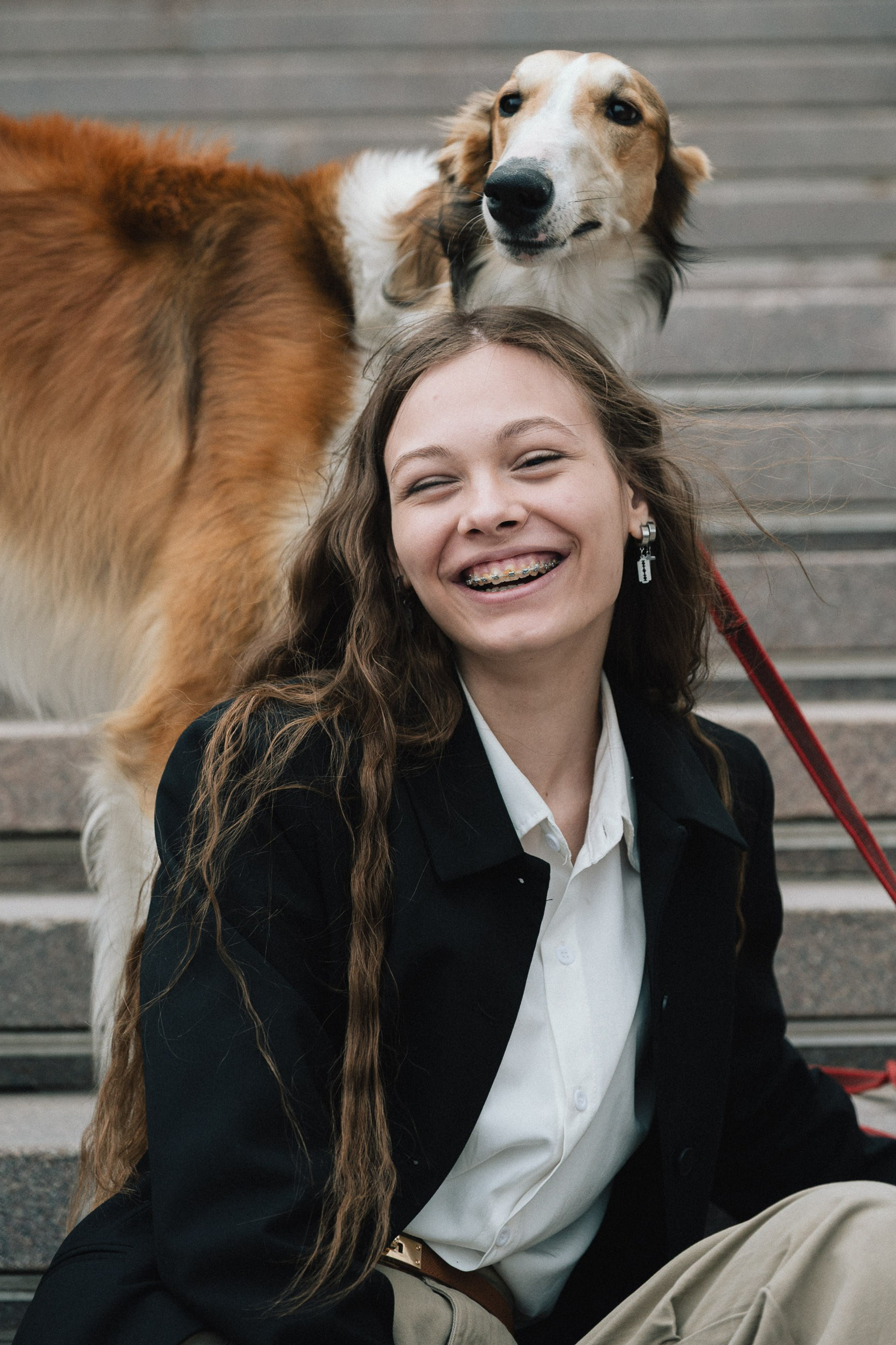 Новогодняя съемка на красном фоне в студии в Ростове на Дону