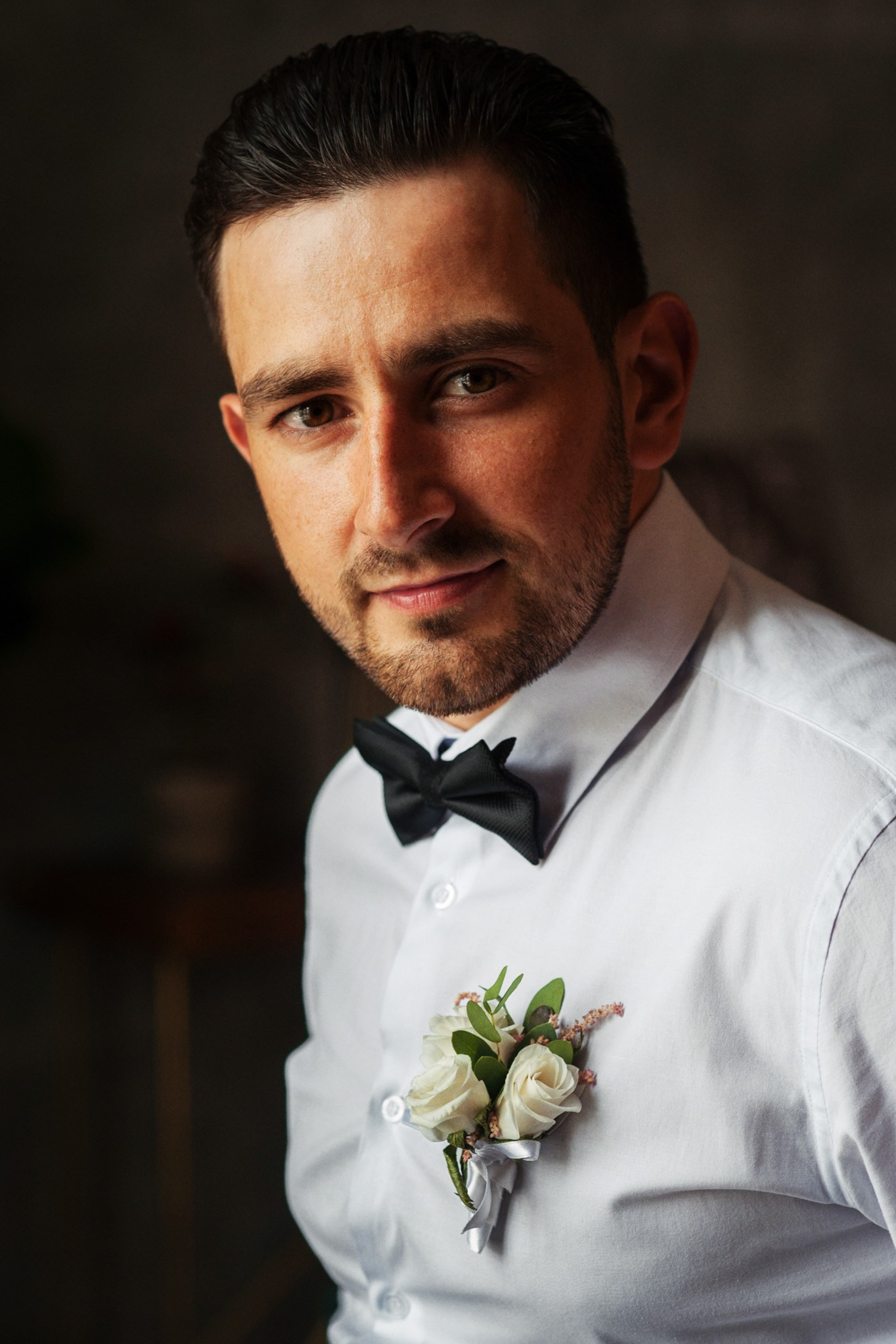 Съемка женихов: мужественность и простота в кадре. Свадебный и портретный фотограф в Омске Матвей Краузе