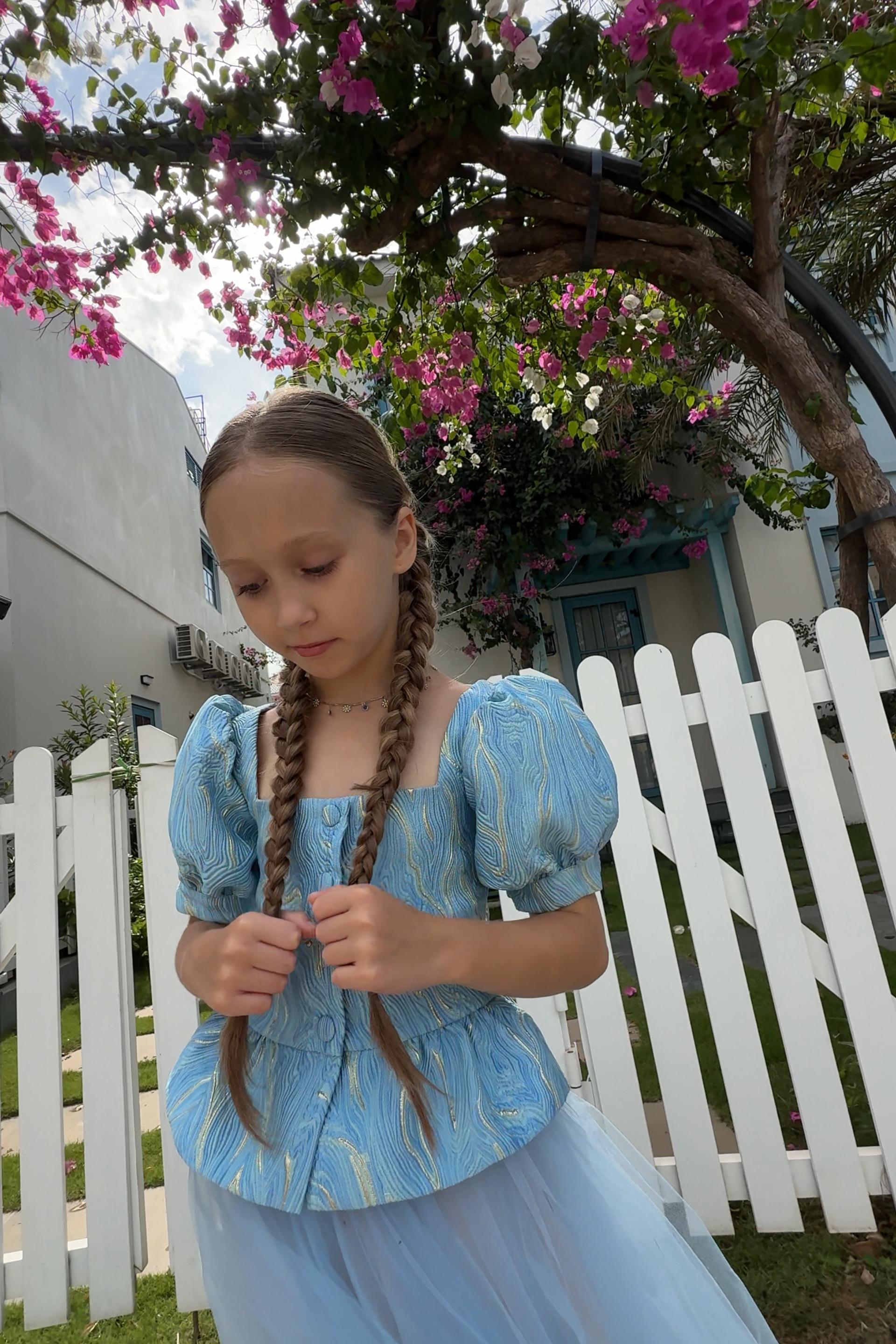 Блуза «Haute Couture» с открытой спиной голубая. Одежда для детей