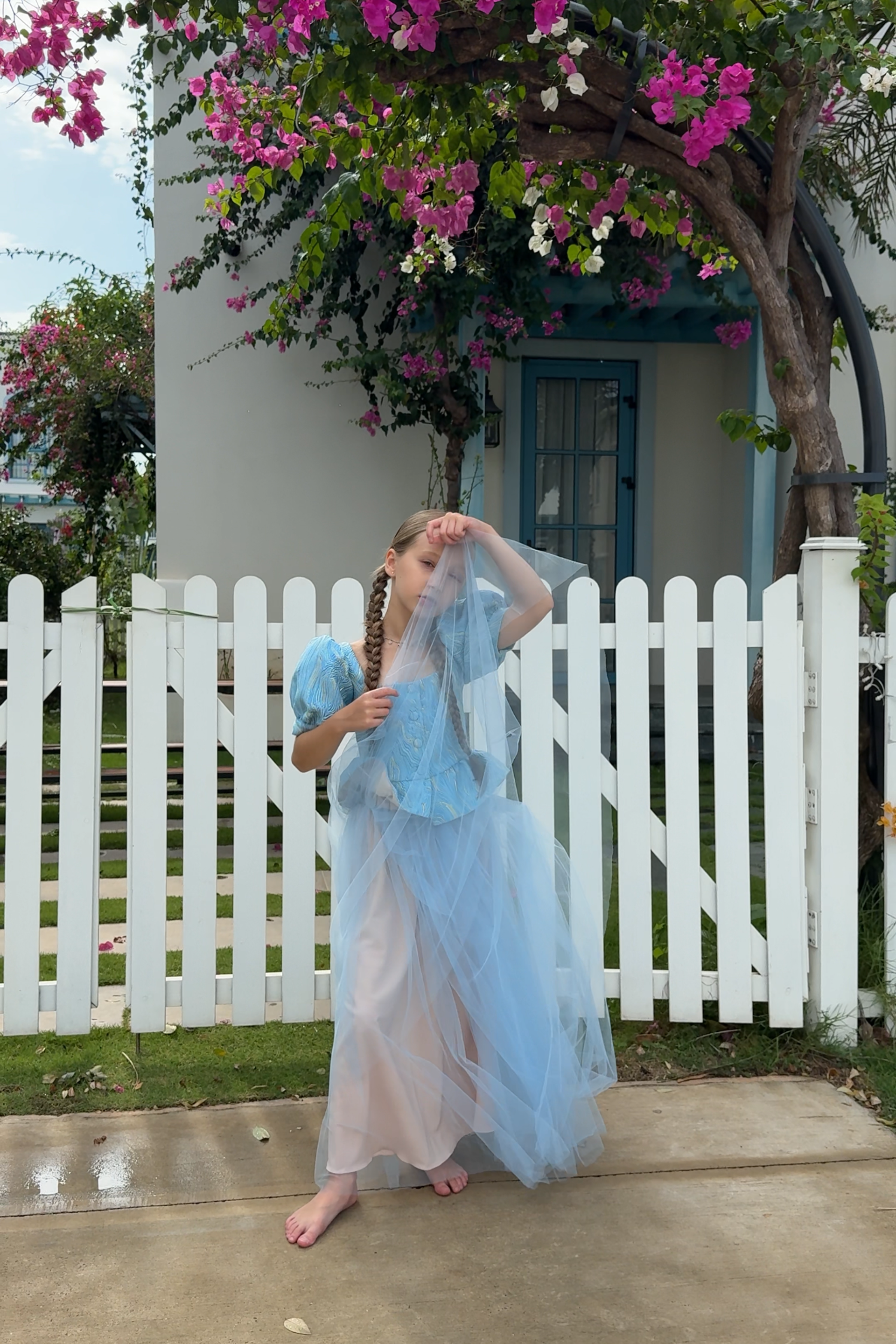 Блуза «Haute Couture» с открытой спиной голубая. Одежда для детей