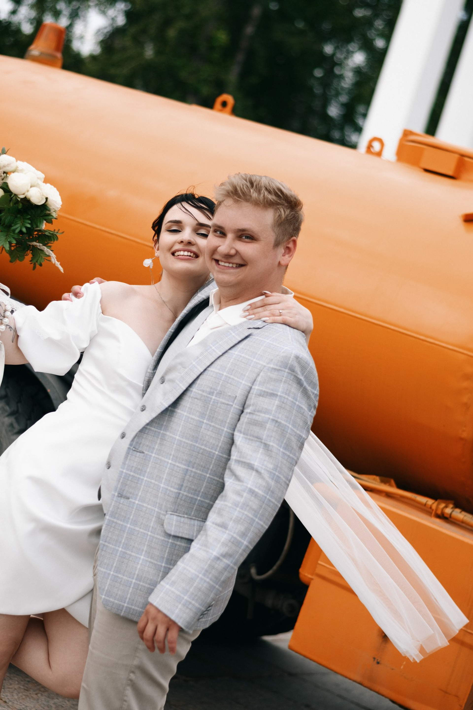 Свадебный фотограф в Тюмени — Фотосессия Павла и Марии на Набережной. Портретный фотограф Тюмень Дарья Мустафина