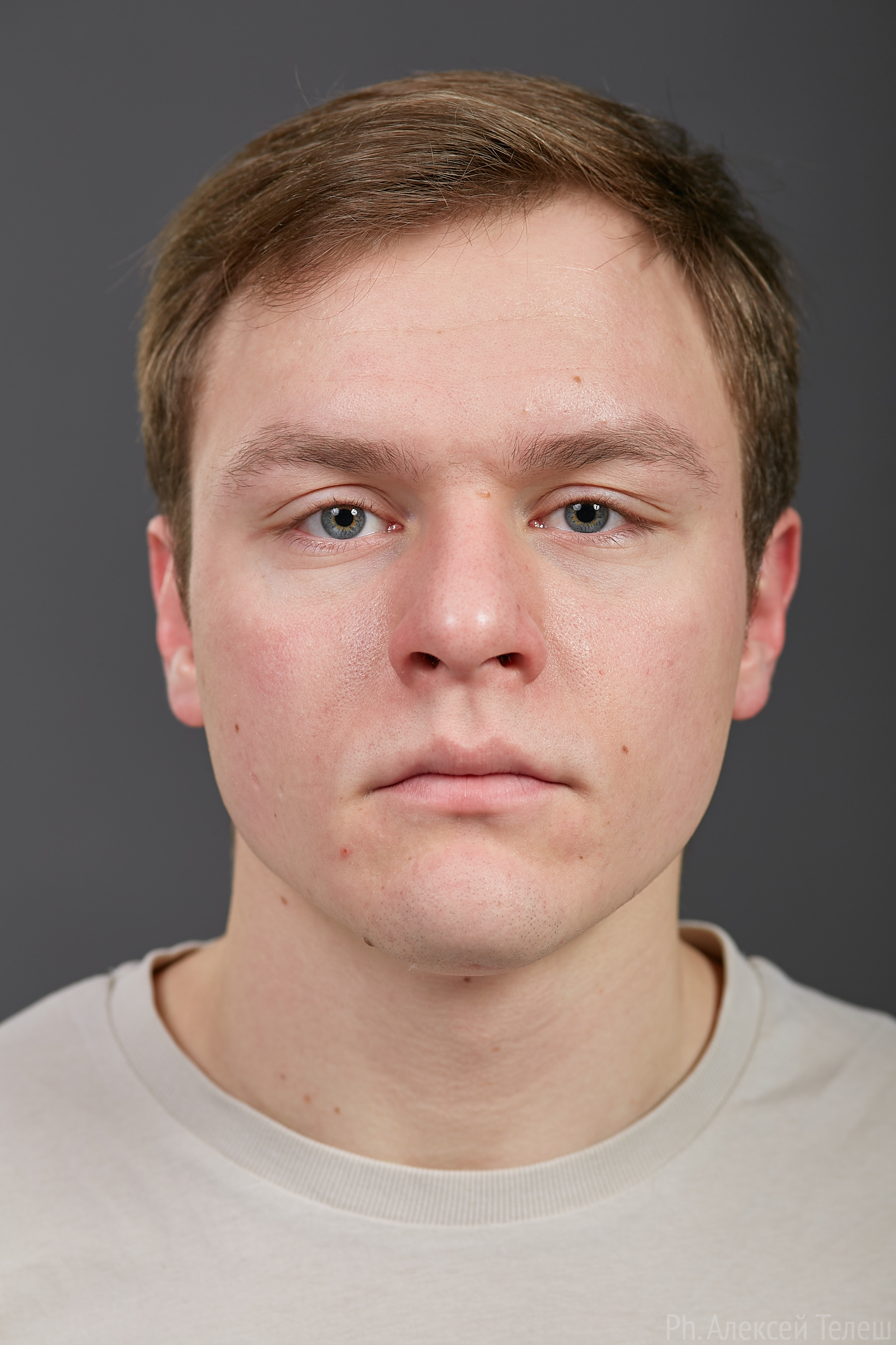 Никита Ходунов 22 года (есть близнец)