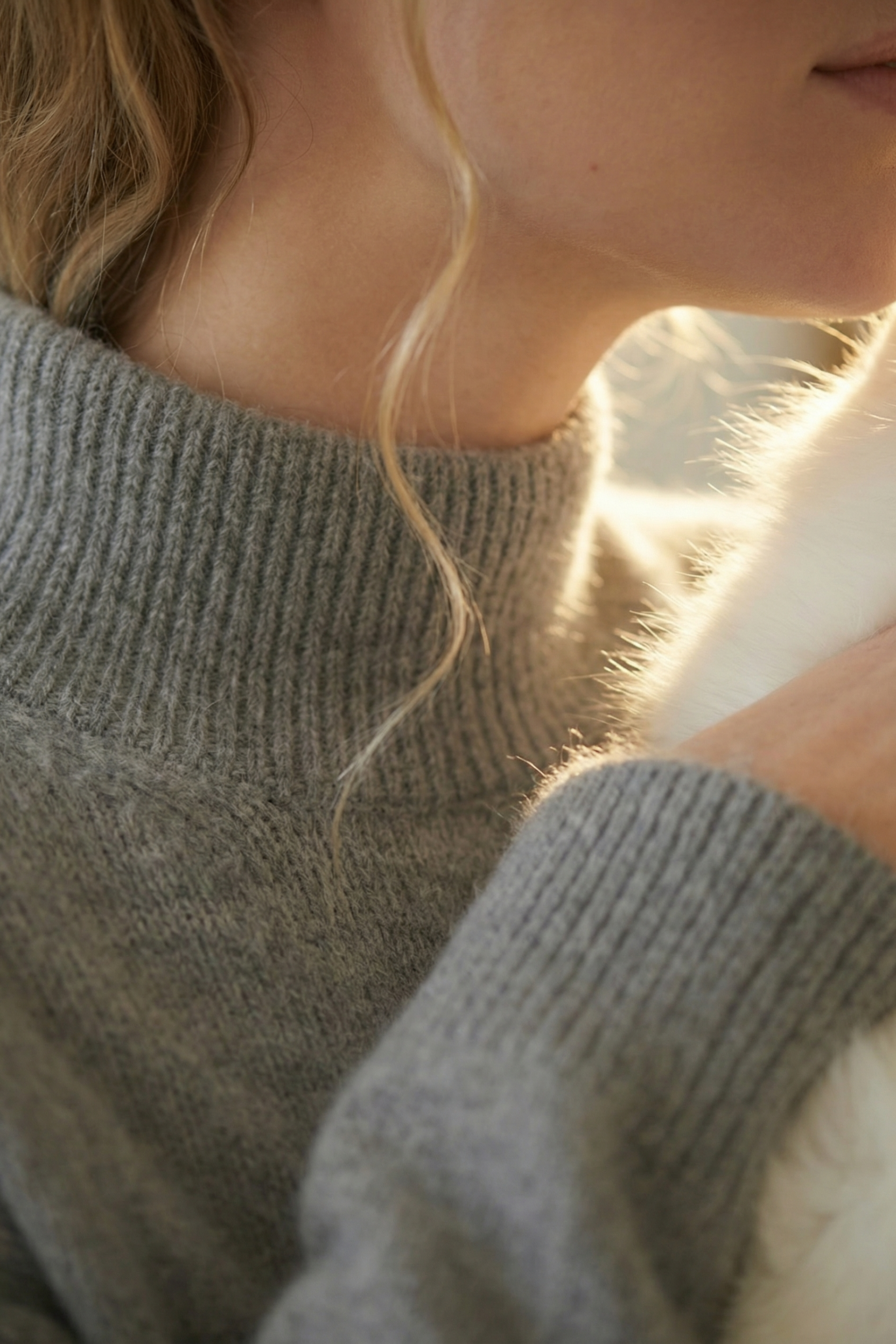 Белый кролик — AI-серия со свитером из ангоры | jl.art.ai.lab. Анна Карчмит — AI-художник. Эдиториал, нейрофотосессия и контент для fashion и beauty брендов