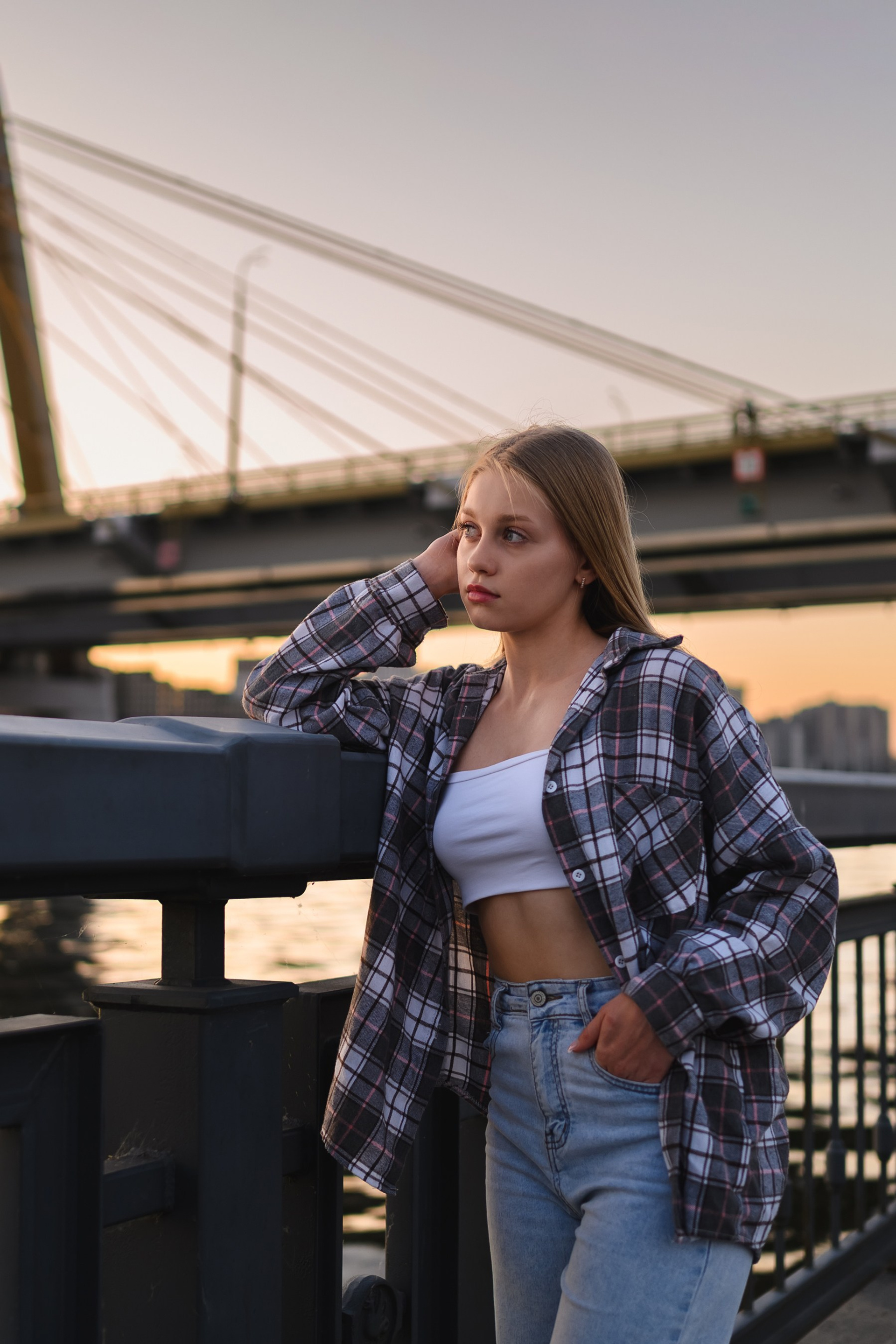 Женская портретная фотосессия в осеннем парке