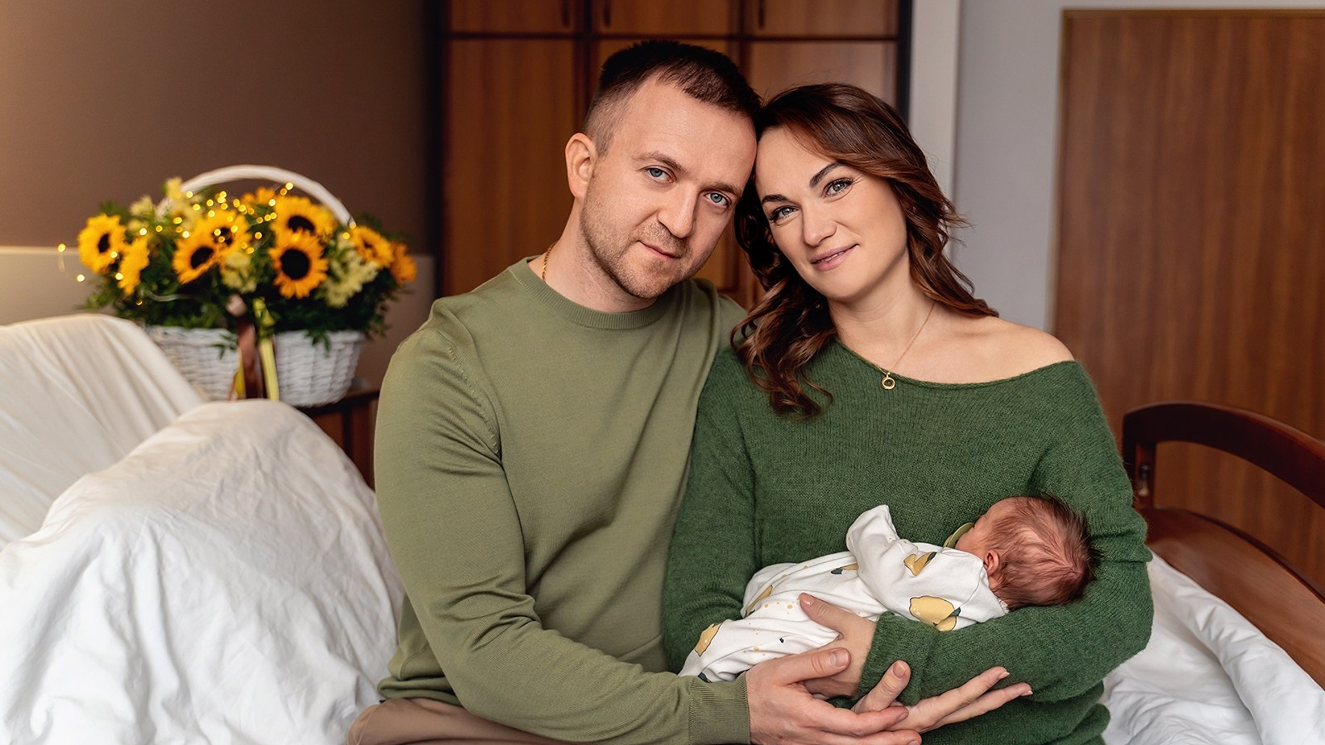 Выписка из роддома Лапино. Фотограф на выписку из роддома Москва. Фотограф \ Видеограф на Крещение, Венчание Москва| Семейные съемки