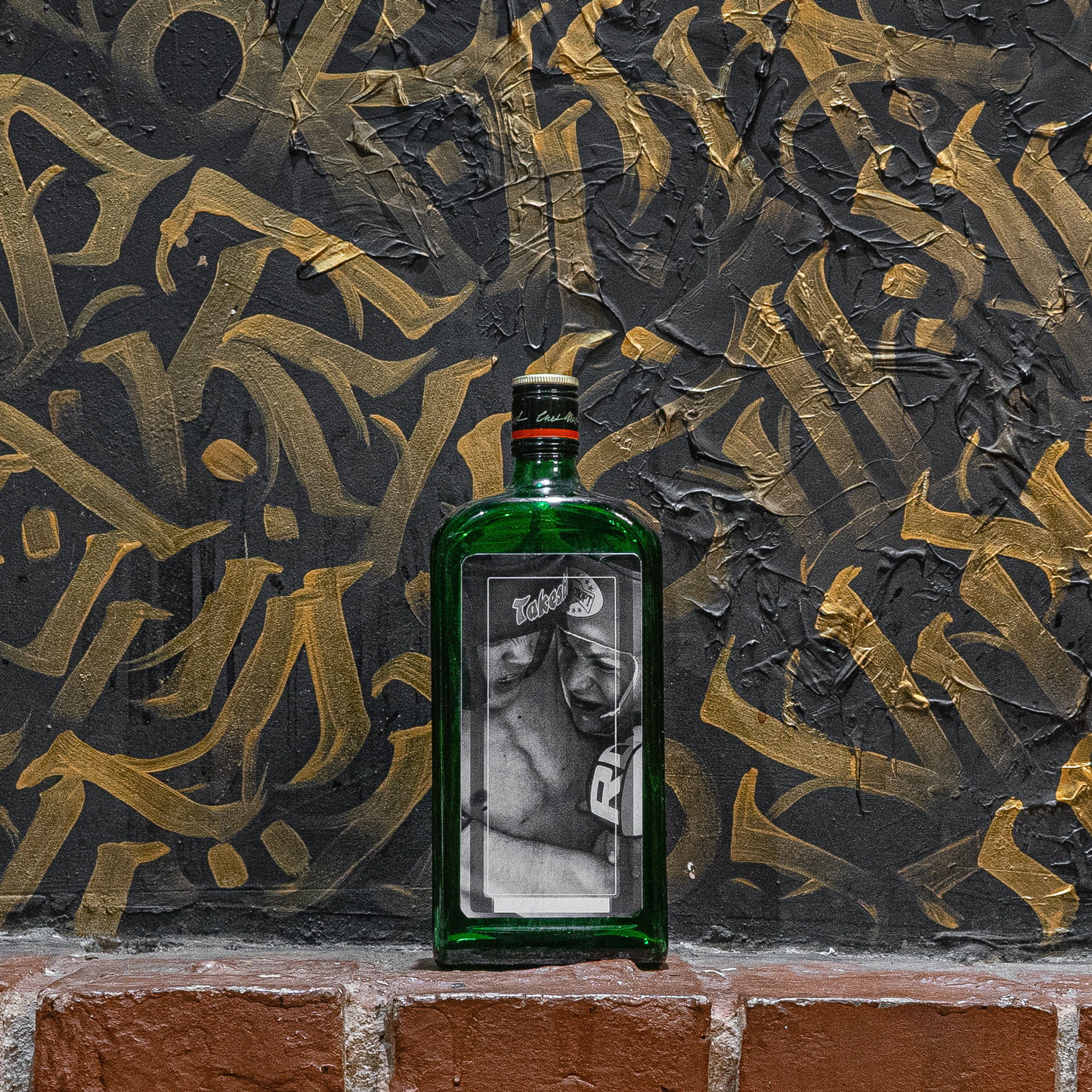 BOTTLE-BOOK. Wordlessly