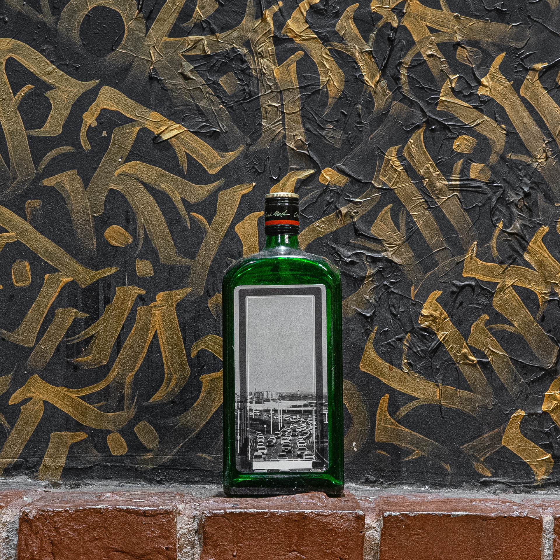 BOTTLE-BOOK. Wordlessly