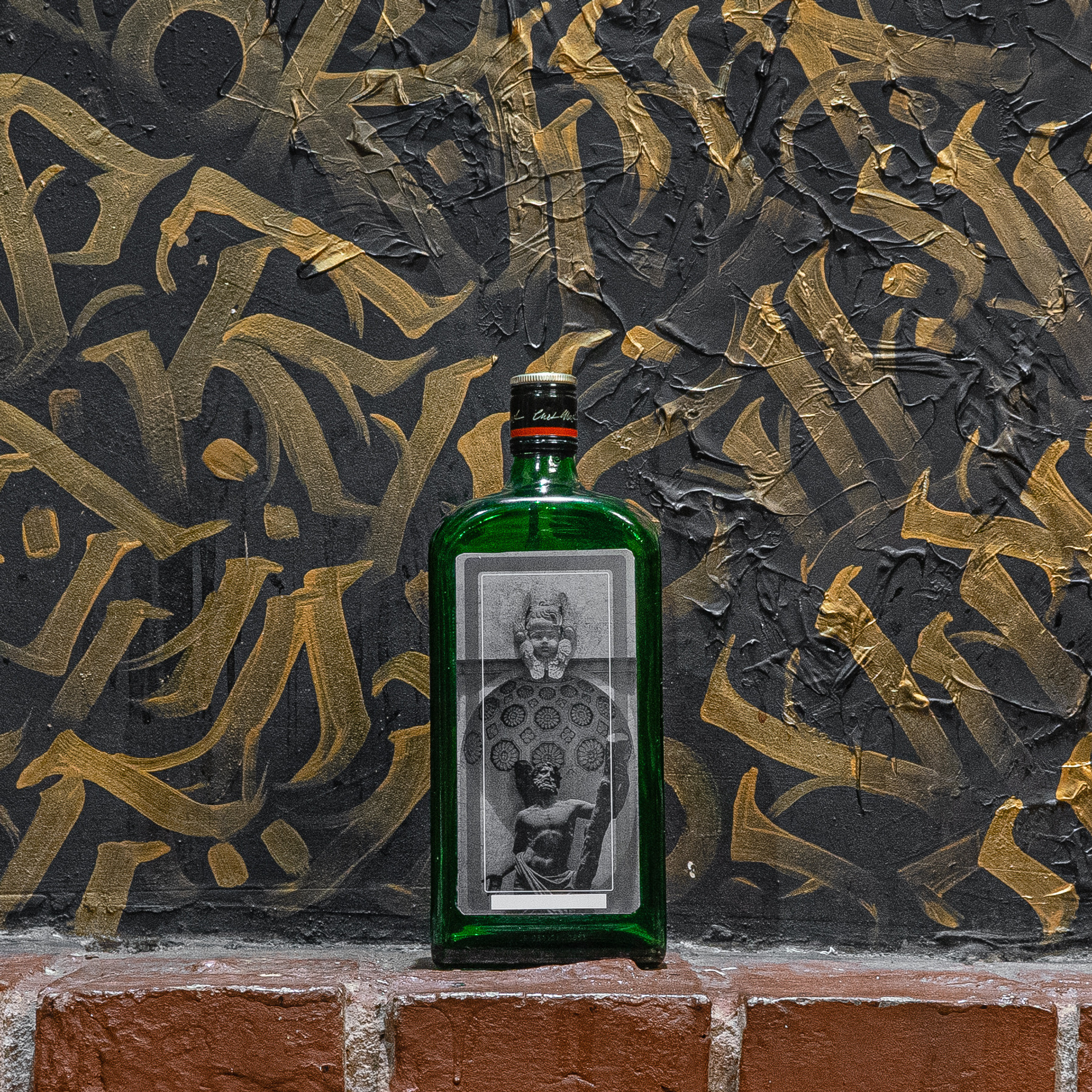 BOTTLE-BOOK. Wordlessly