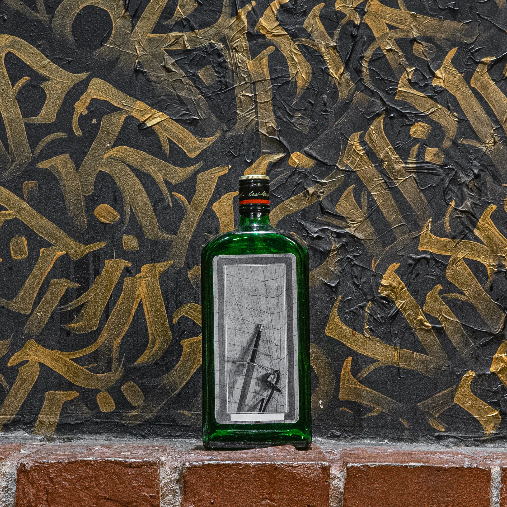 BOTTLE-BOOK. Wordlessly