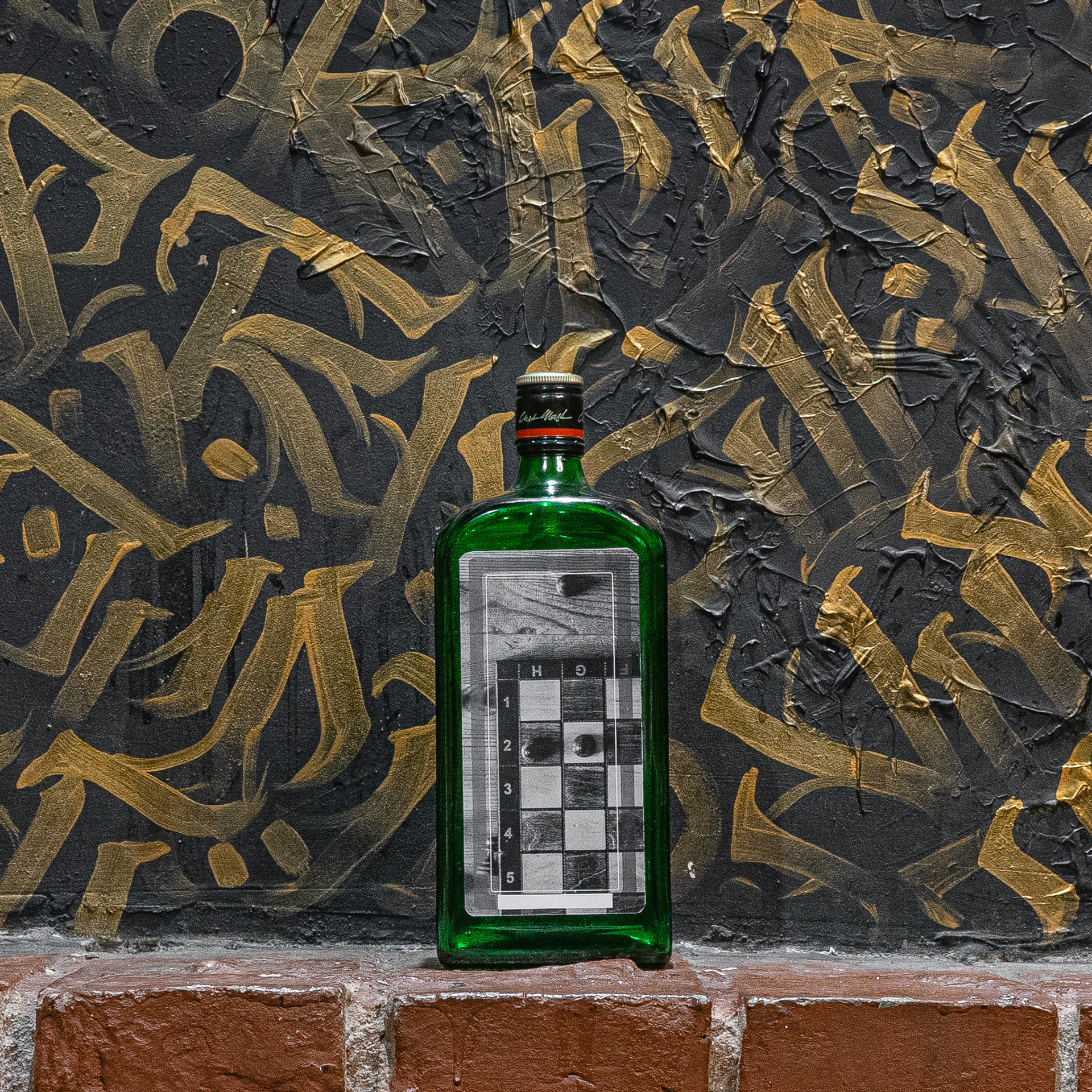 BOTTLE-BOOK. Wordlessly