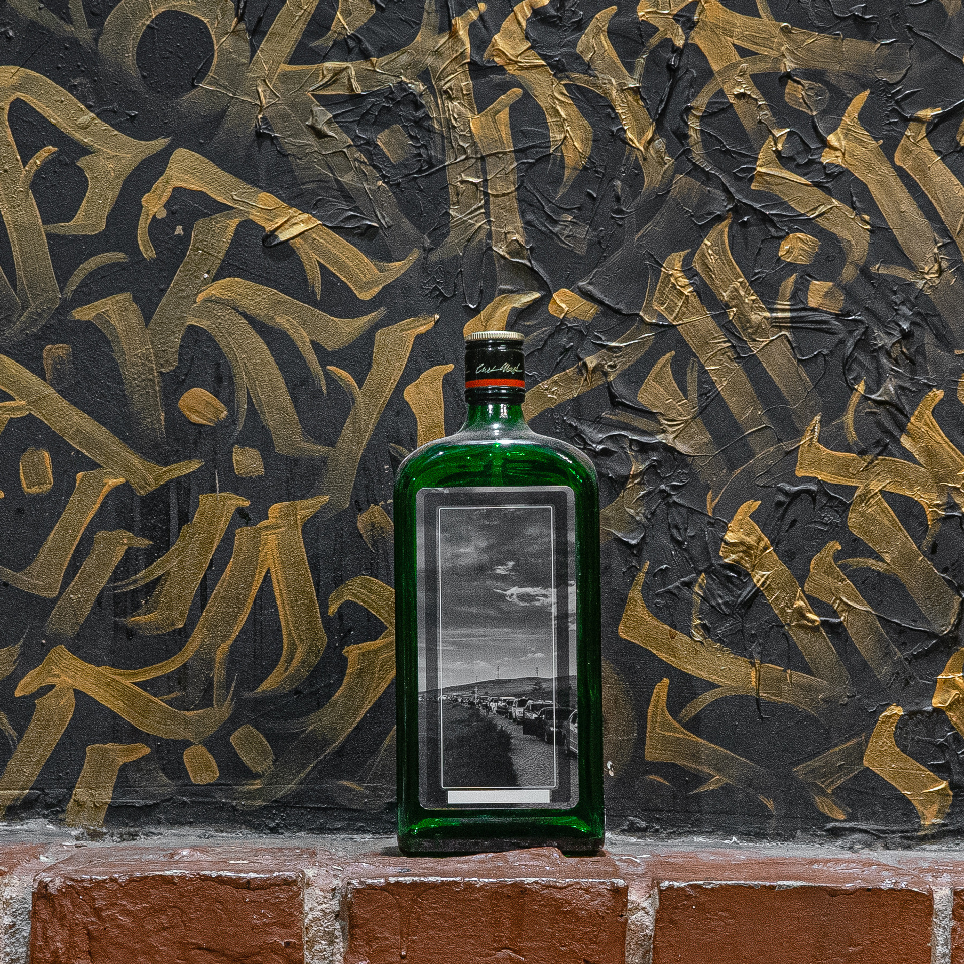 BOTTLE-BOOK. Wordlessly