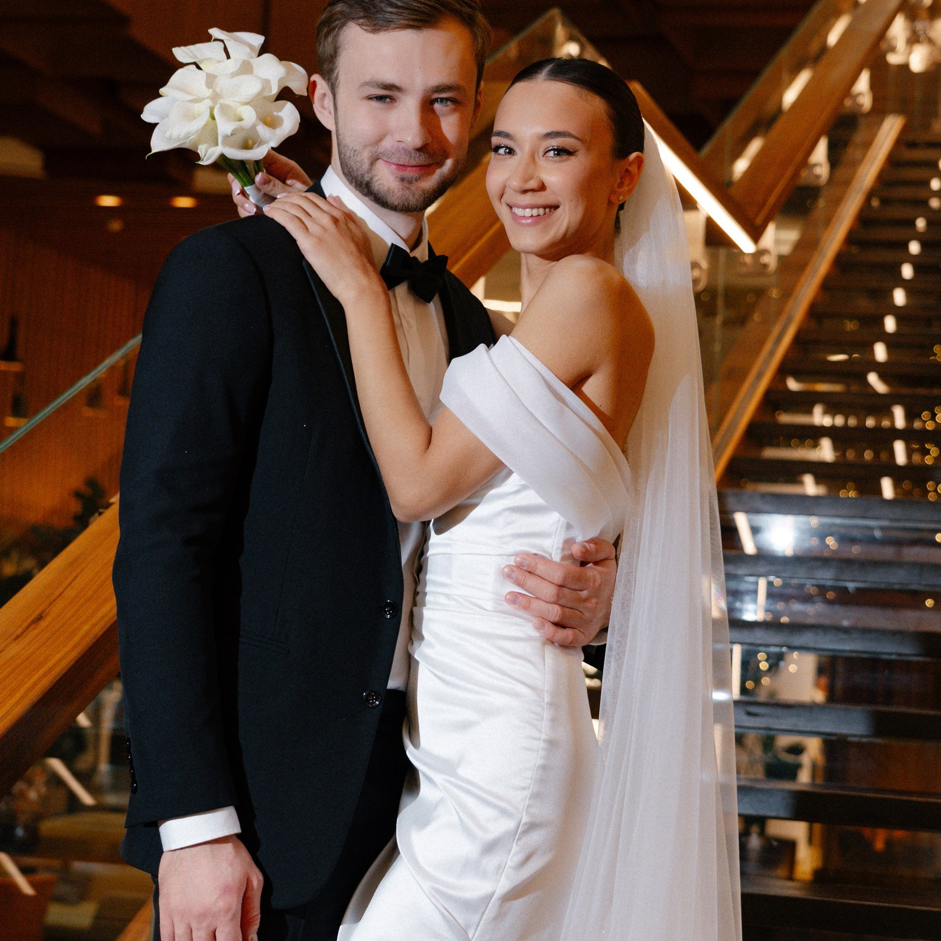 Свадебная фотосессия на яхте на закате (Пироговское водохранилище)