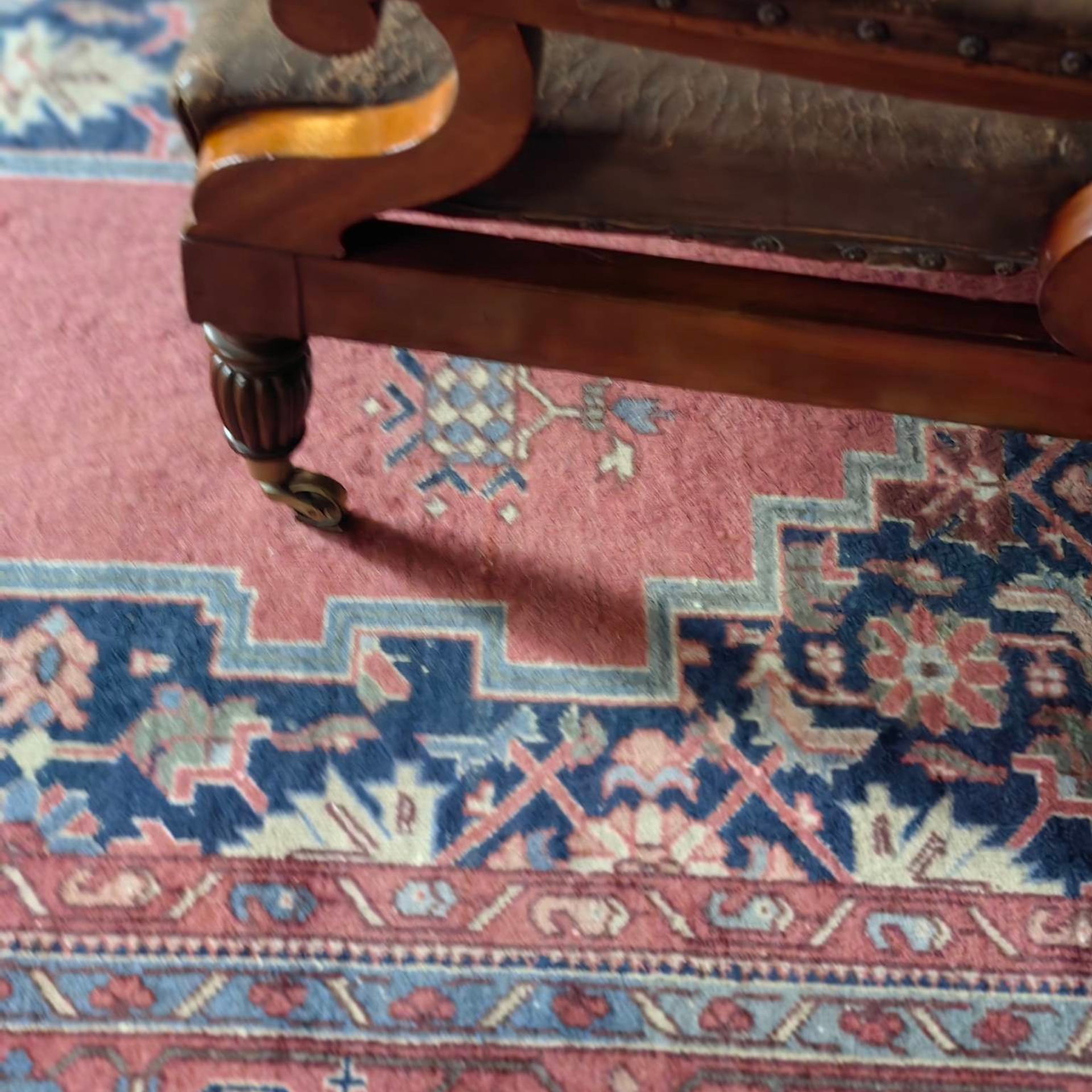 ковер и кресло А.С. Пушкина в Михайловском