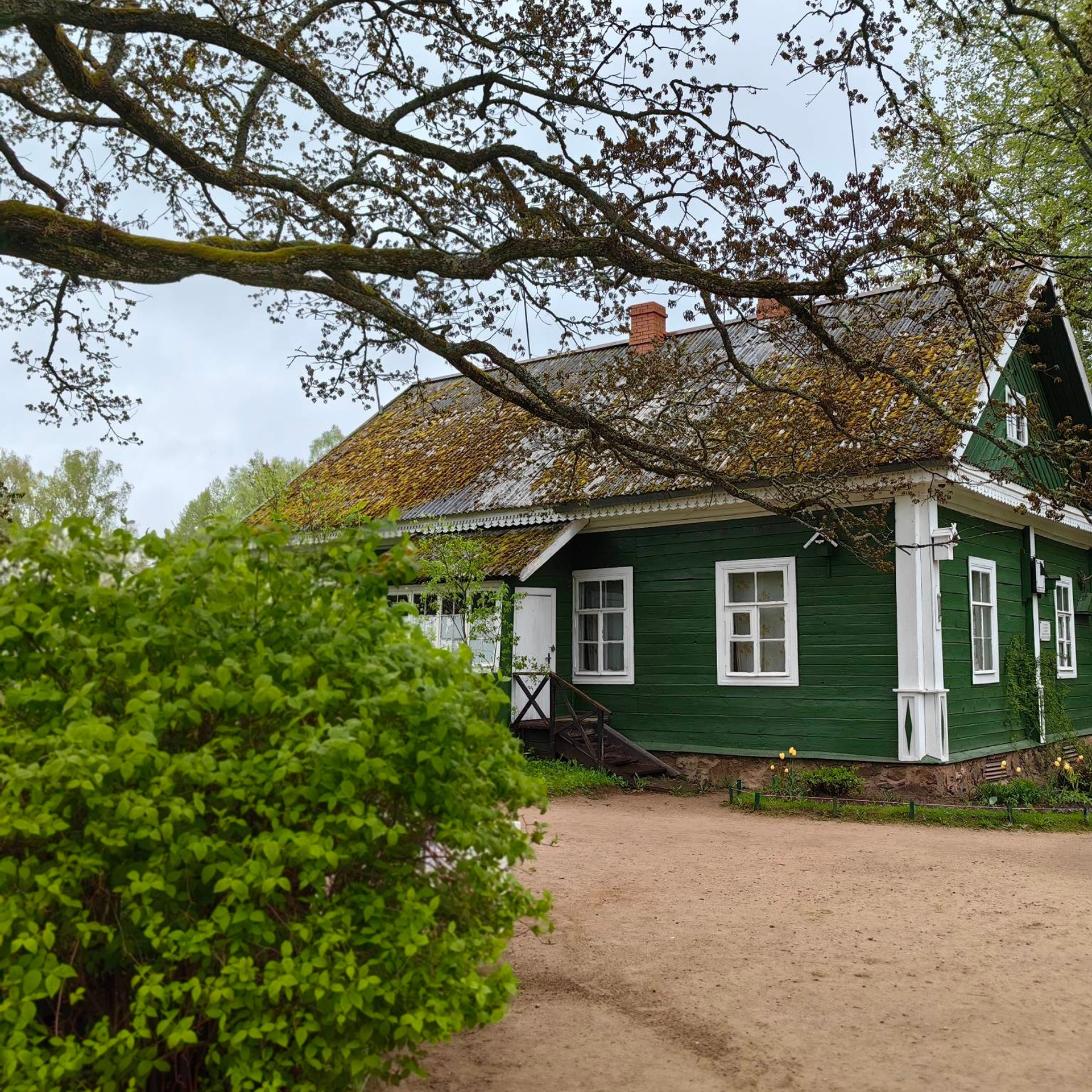 история усадьбы Михайловское Пушкин, Михайловское усадьба фото, Пушкин в Михайловском творчество, усадьба Михайловское история, картина Михайловское Пушкин, ссылка Пушкина в Михайловском