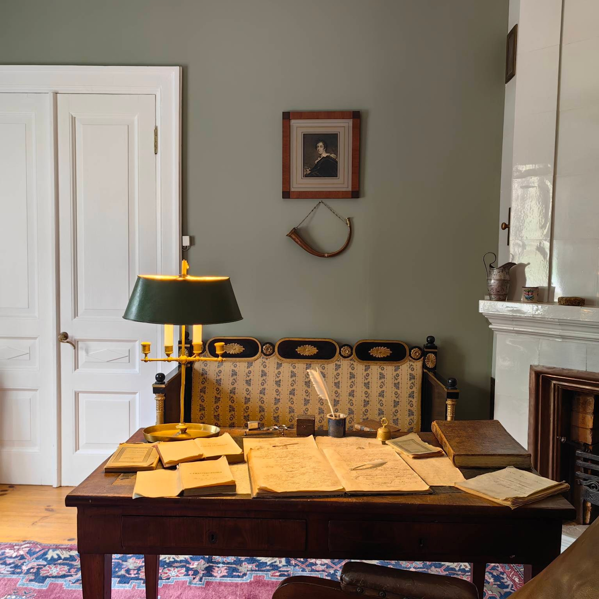 рабочий стол А.С. Пушкина в Михайловском, усадьба Пушкина в Михайловском Псковская область