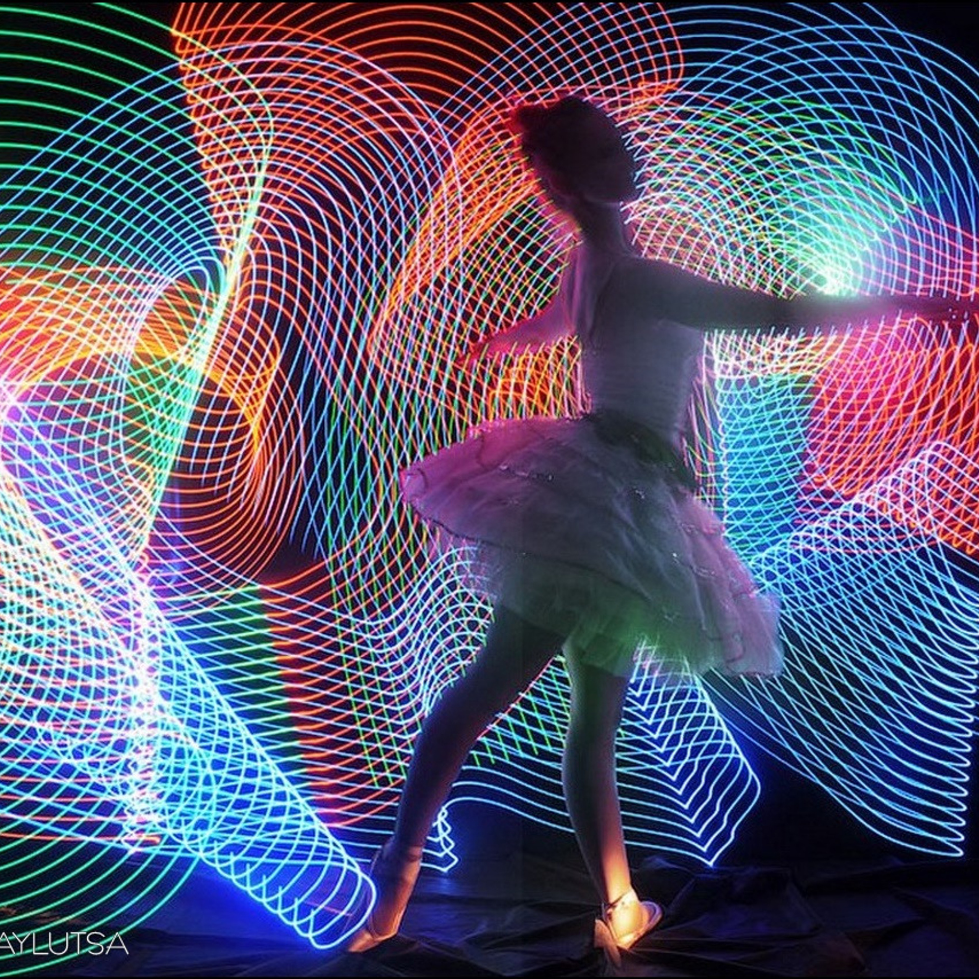 Vladimir Mikhaylutsa, Владимир Михайлуца, mikhaylutsa, художник михайлуца, люминограф, light art, lightpainting, freezelight, mikhailutsa, фотограф михайлуца, председатель люминографического общества,