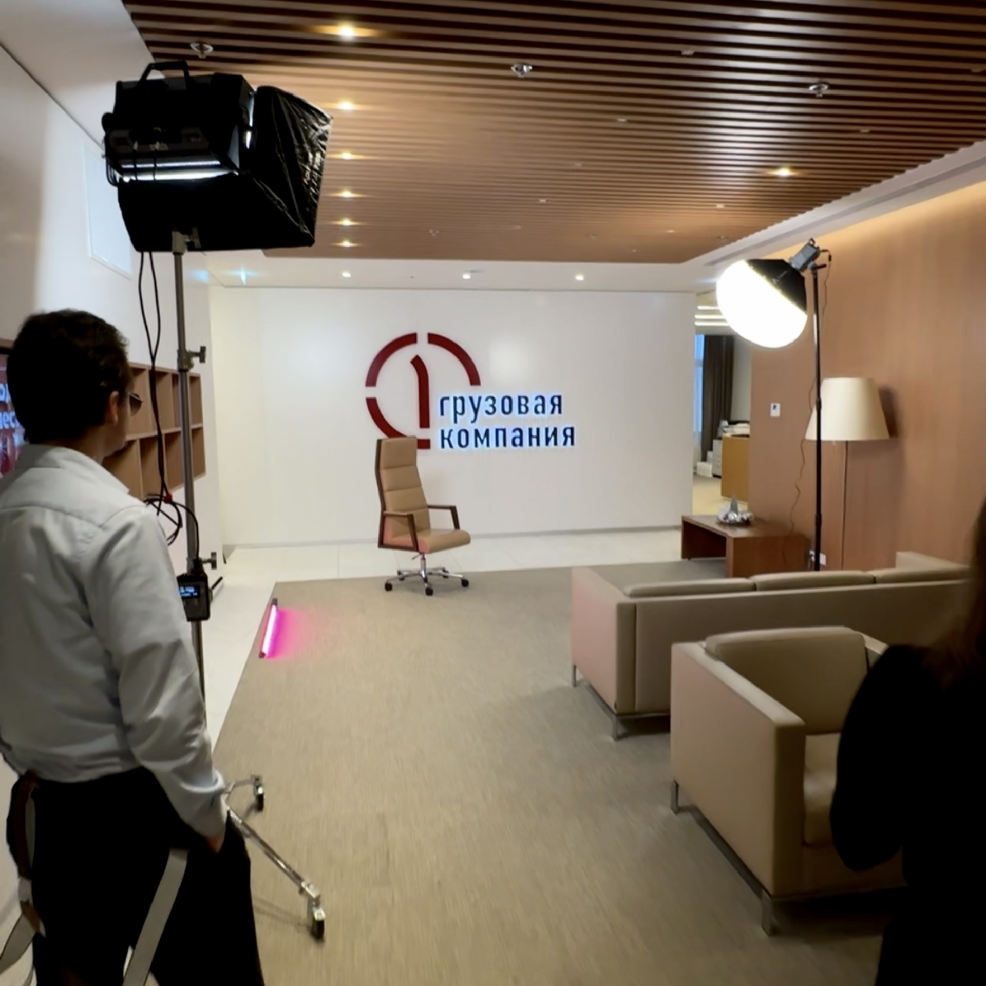 Видеосъемка интервью заказать в Москве | TOLBATOV PRODUCTION