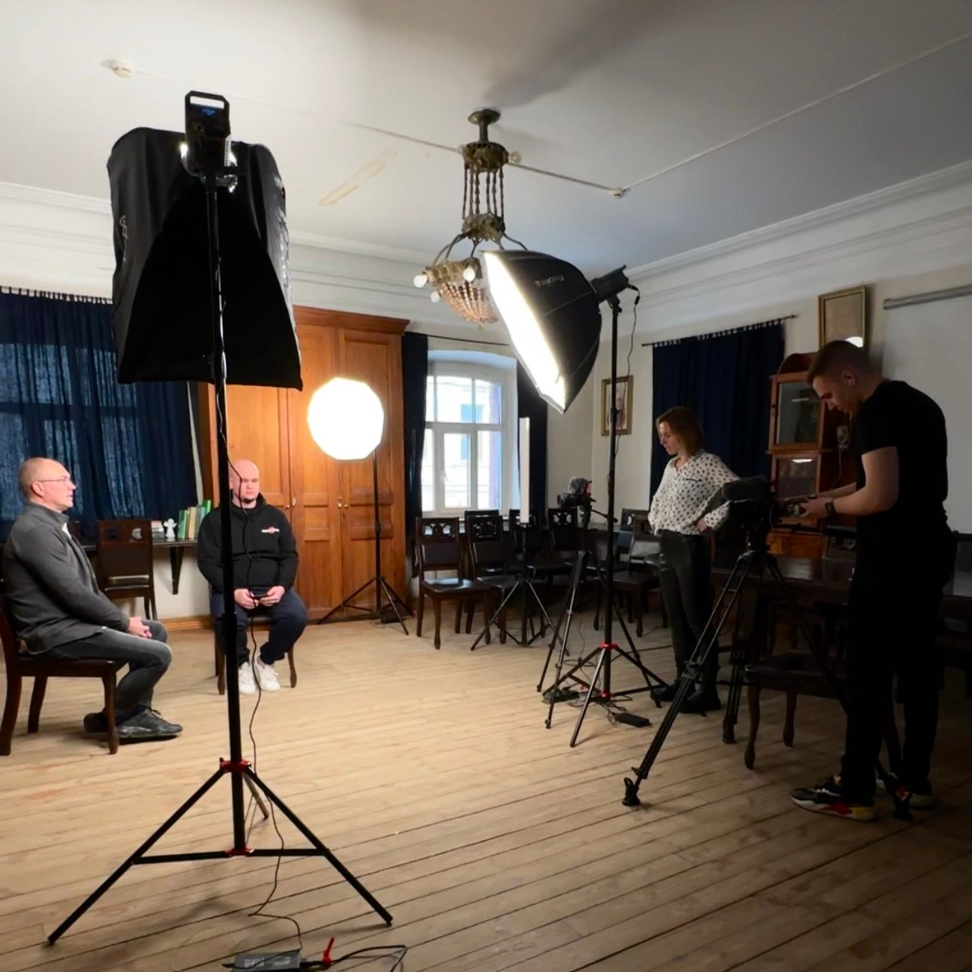 Видеосъемка интервью заказать в Москве | TOLBATOV PRODUCTION