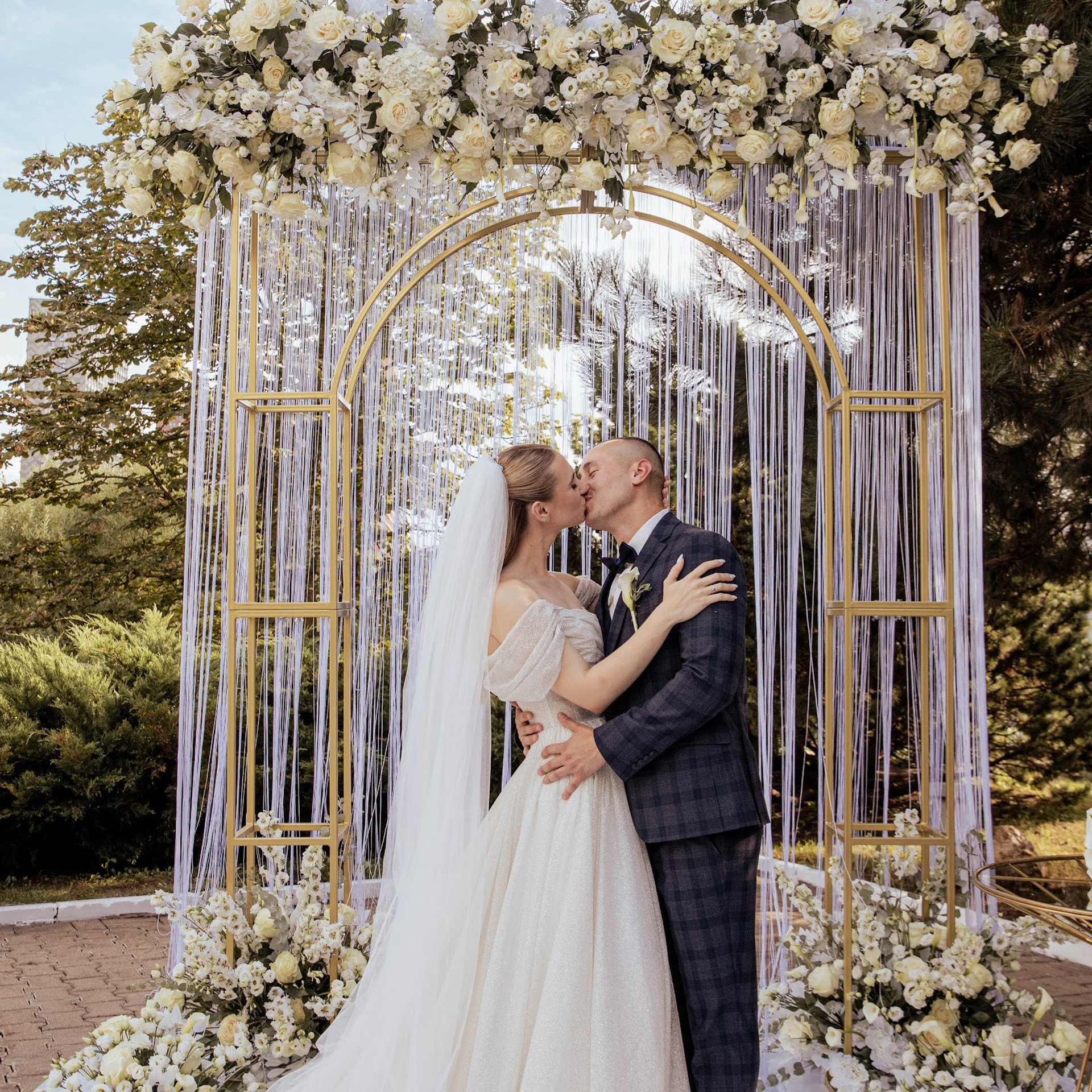 Нежная свадьба в загородном клубе