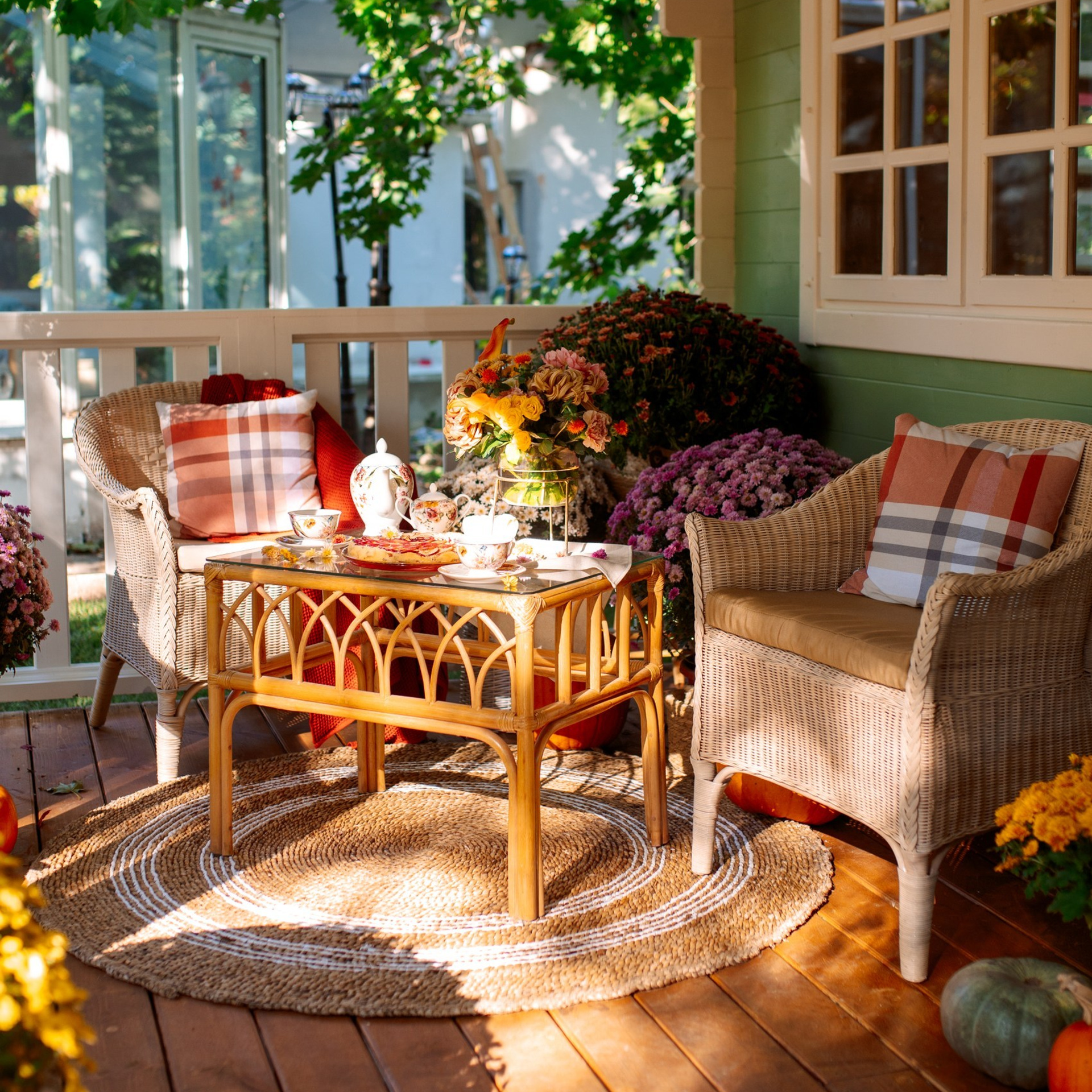 Фотодомик, семейная фотосессия, осенняя фотосессия, красивая фотостудия, фотостудия с цветами, фотосессия осенью