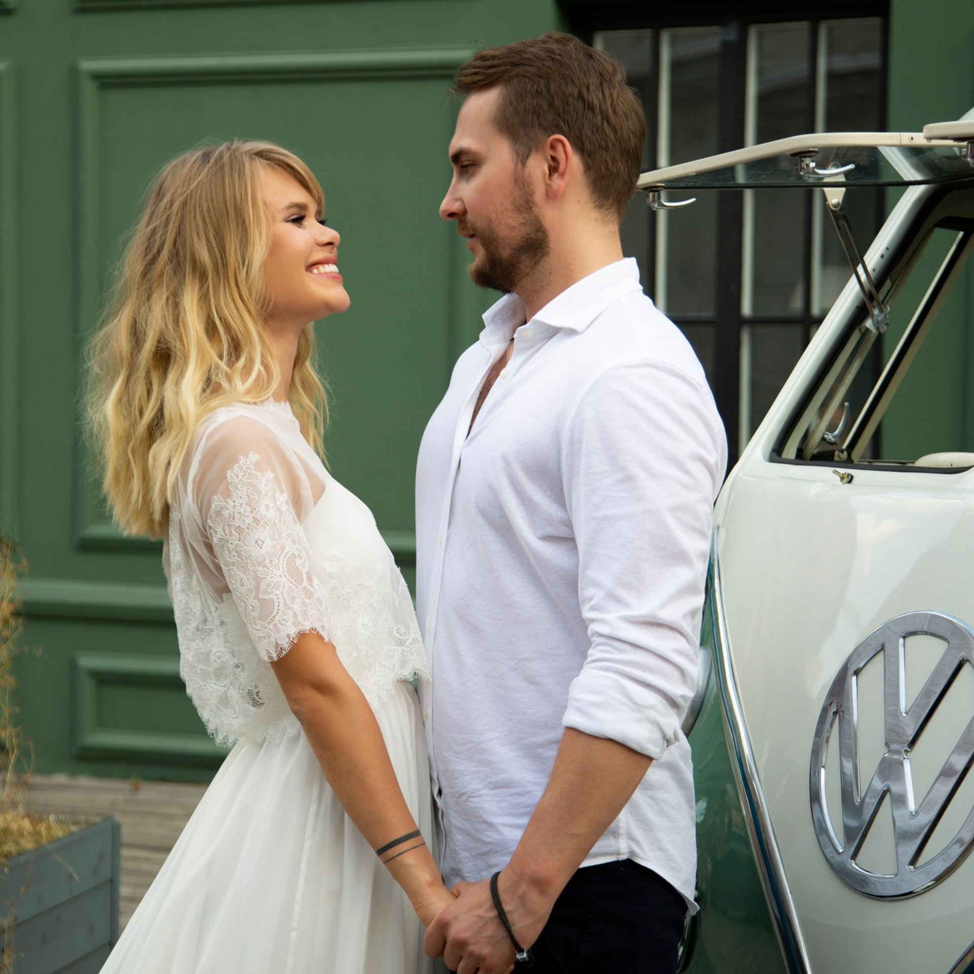 Свадебный фотограф Воронежа снимает невесту и жениха