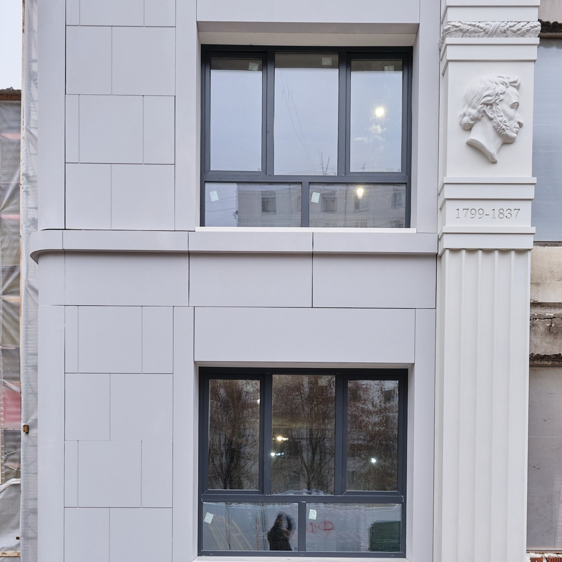 Фасад школьного здания после ремонта