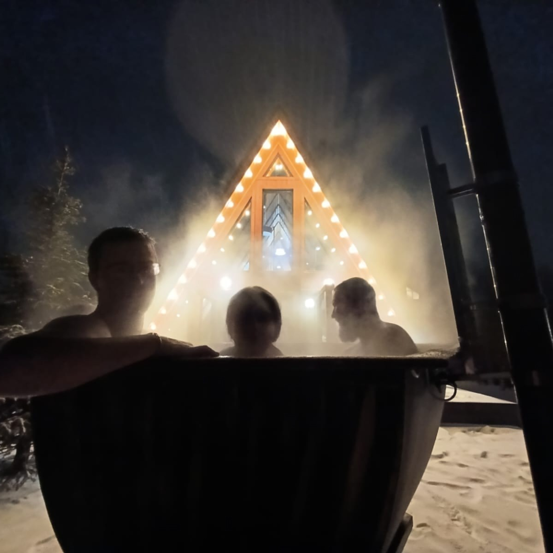 Аренда дома с чаном баней на Новый год - Загородный домик на 6 человек. Коттедж А-фрейм с баней и уличным чаном в Подмосковье - в аренду для отдыха