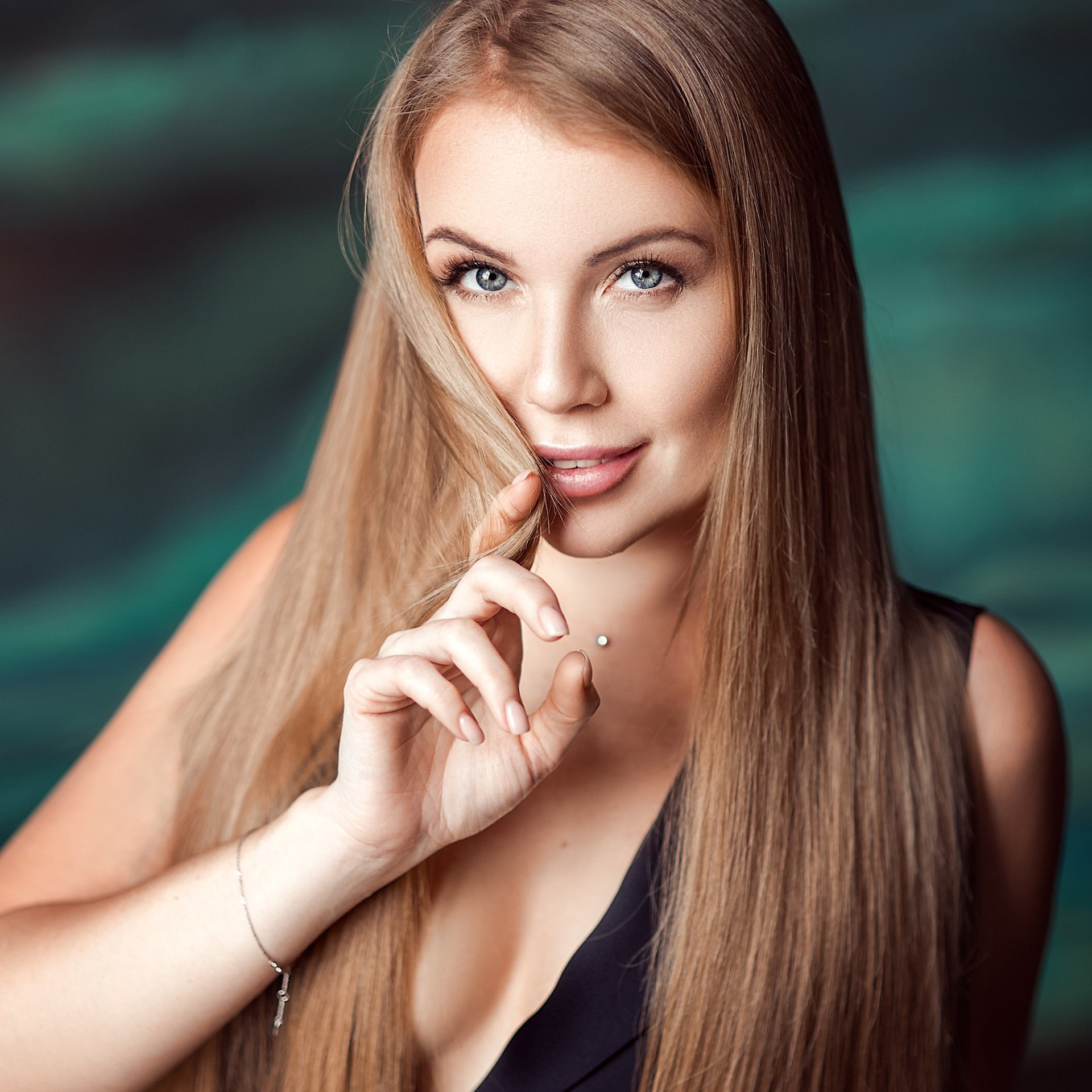 Кейс: 6 лет контент-производства для премиум-бренда B.Y.H.O — от личного блога до салона класса люкс. Профессиональный фотограф в Москве. Елена Шуваева