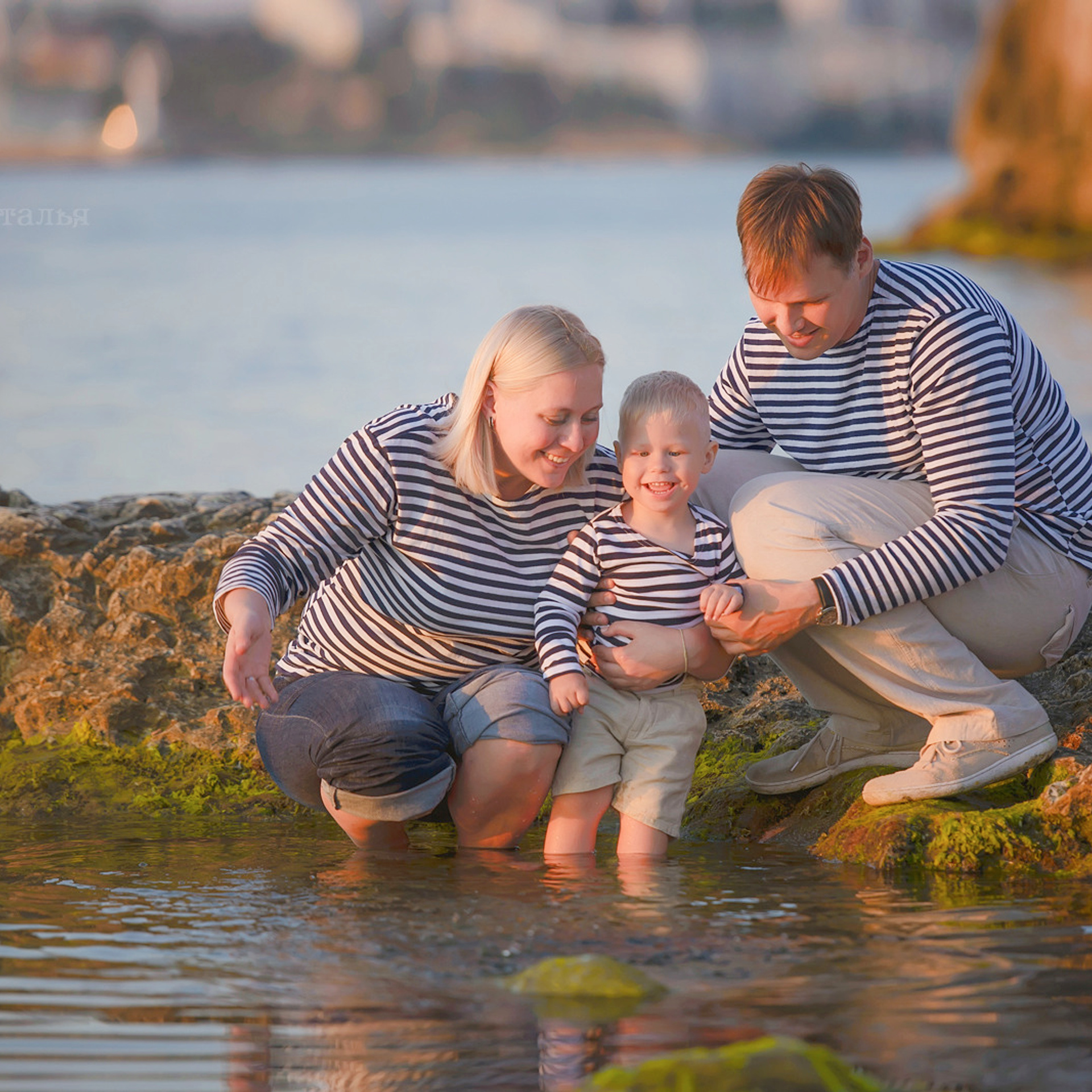 Семейный фотограф Севастополь. Фотосессия на Херсонесе, на берегу