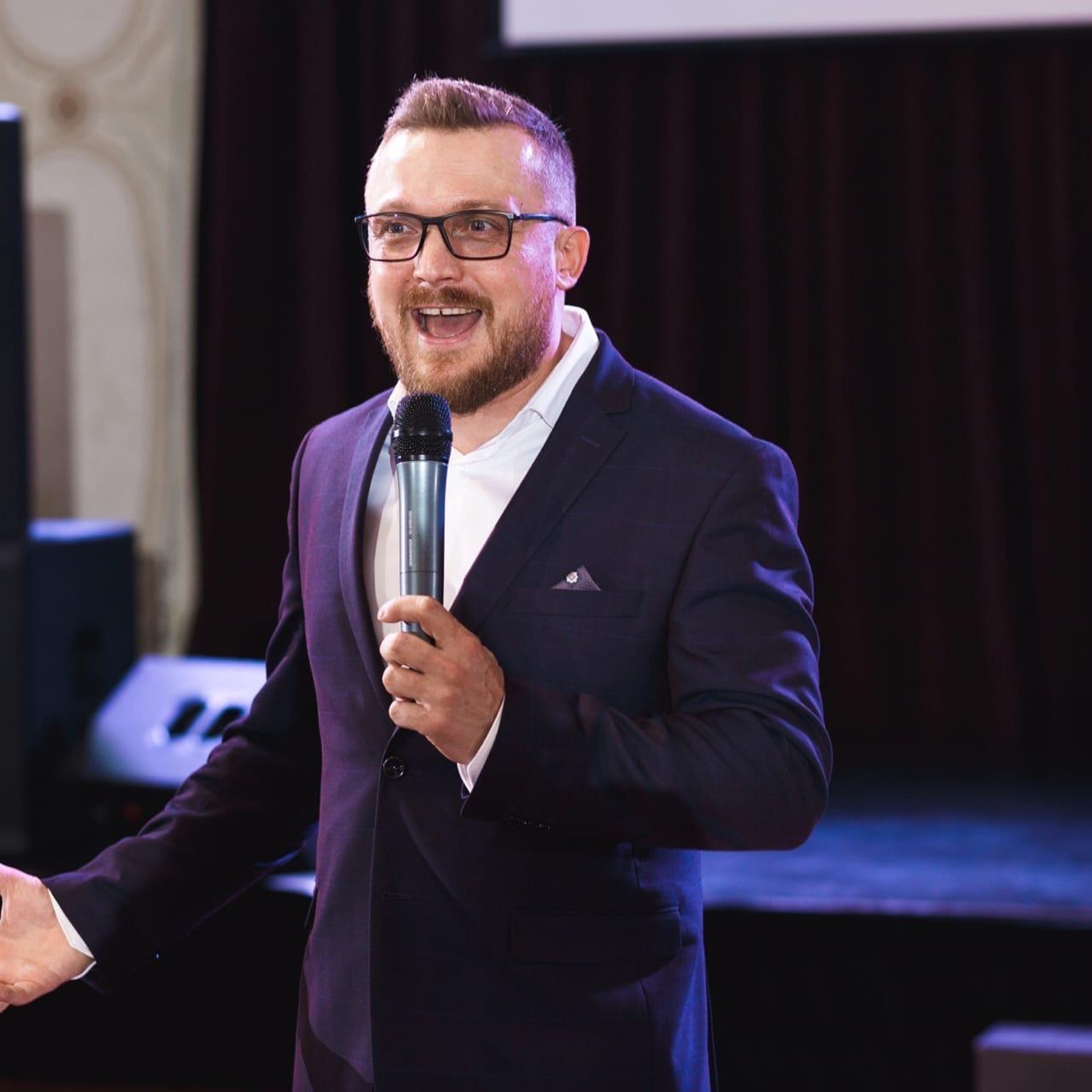 Ведущий на юбилей. Ведущий на День рождения. Ведущий на юбилей Москва. Ведущий на свадьбу, корпоратив и юбилей в Москве Сергей Рябинин